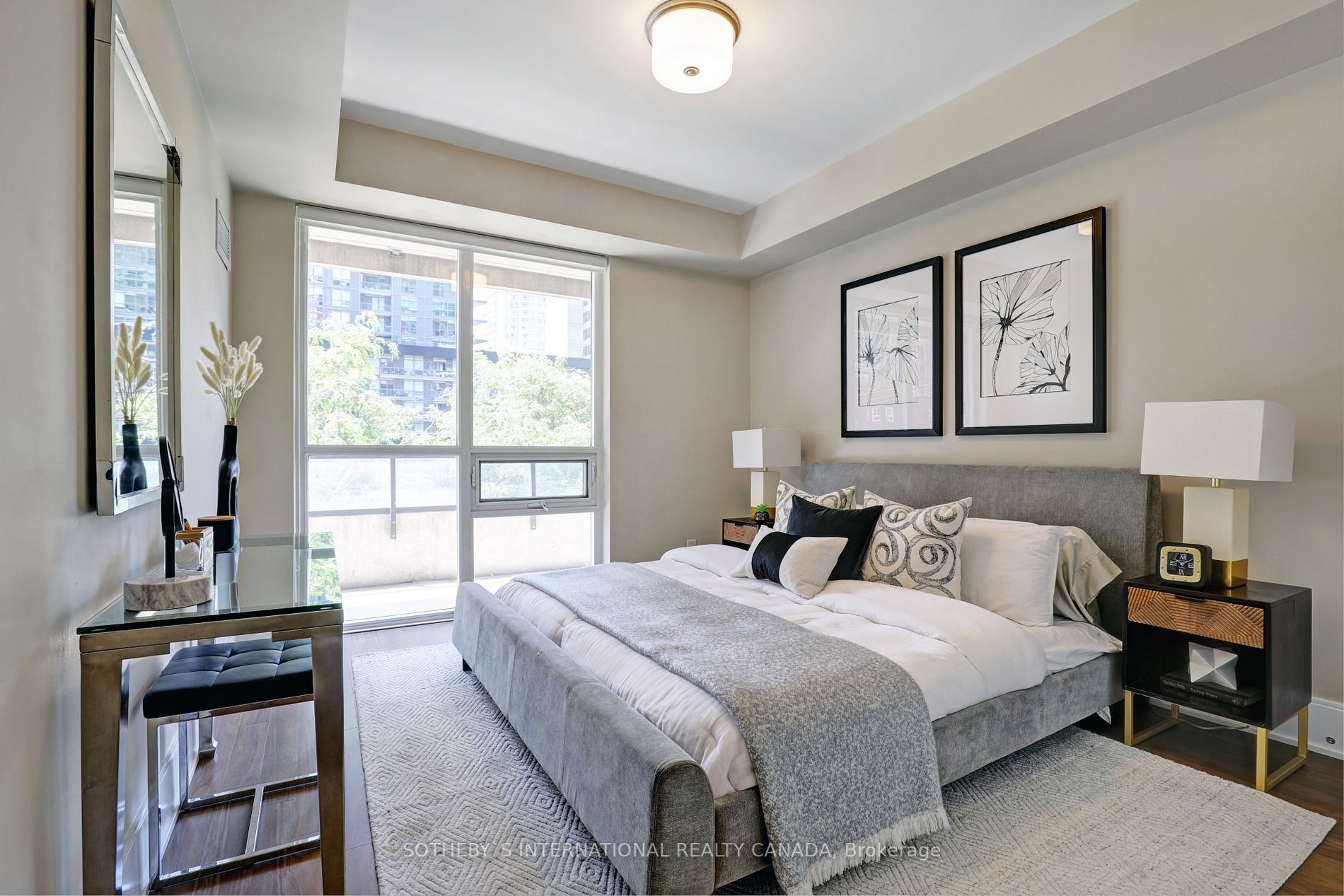 70 Roehampton Ave, #215
