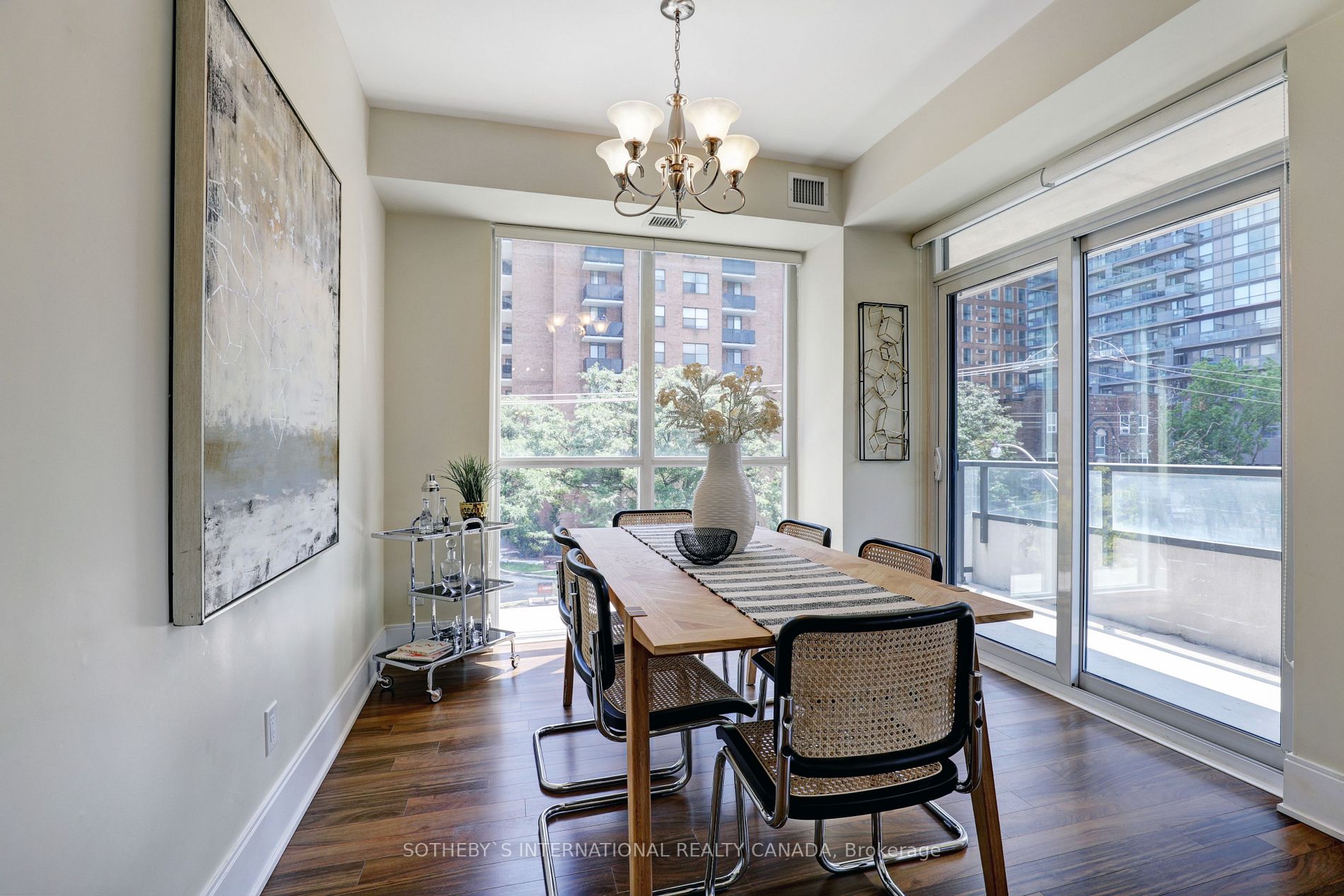 70 Roehampton Ave, #215