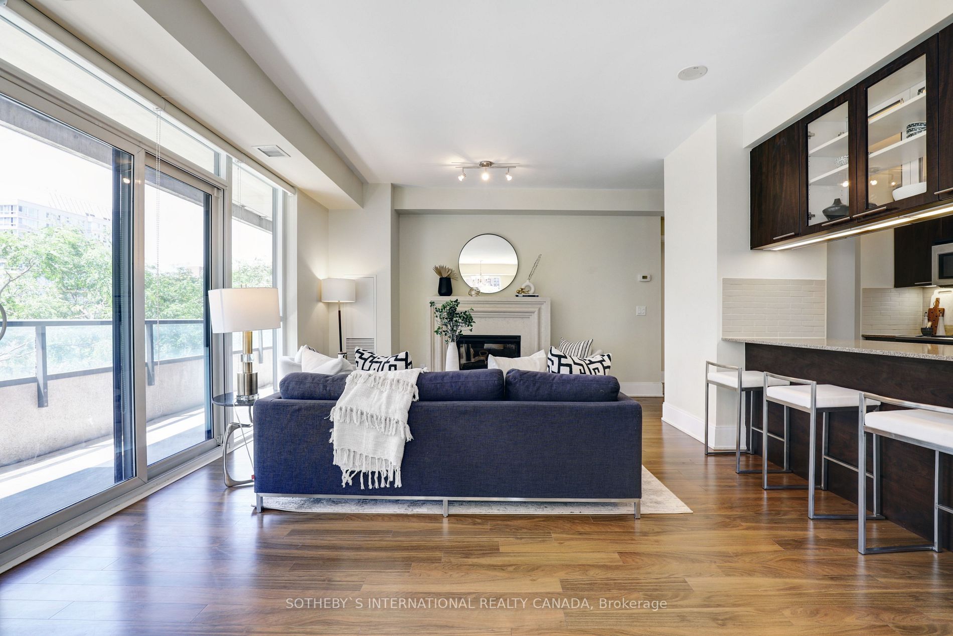 70 Roehampton Ave, #215