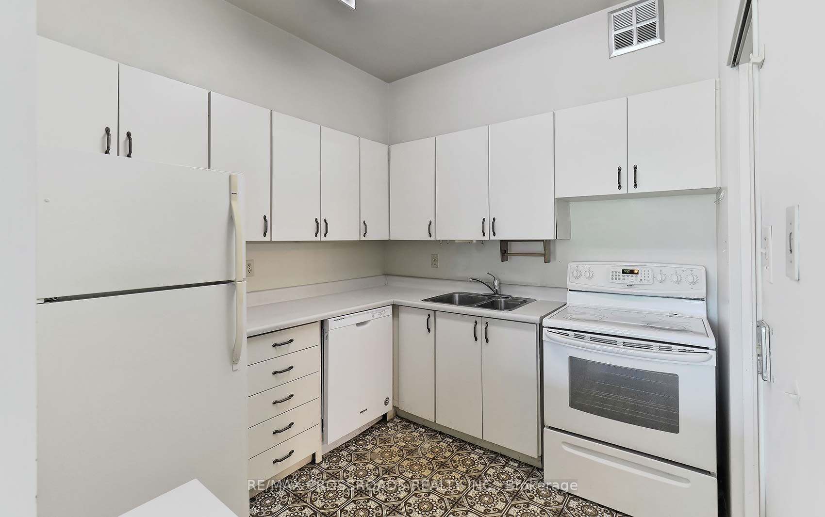 30 Fashion Roseway, #110E