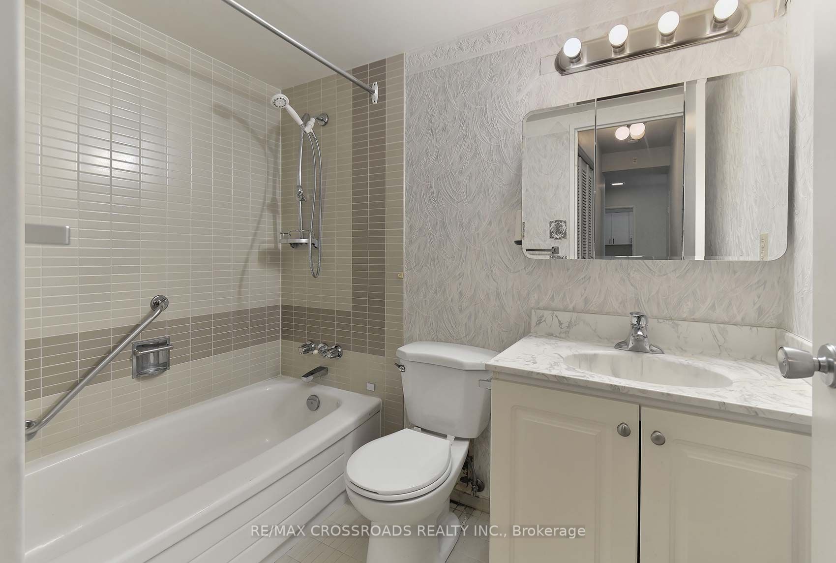 30 Fashion Roseway, #110E