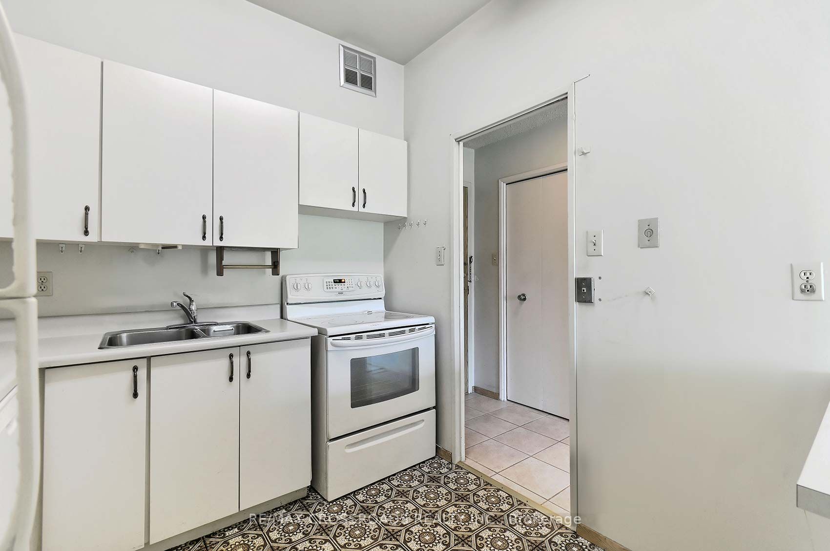 30 Fashion Roseway, #110E