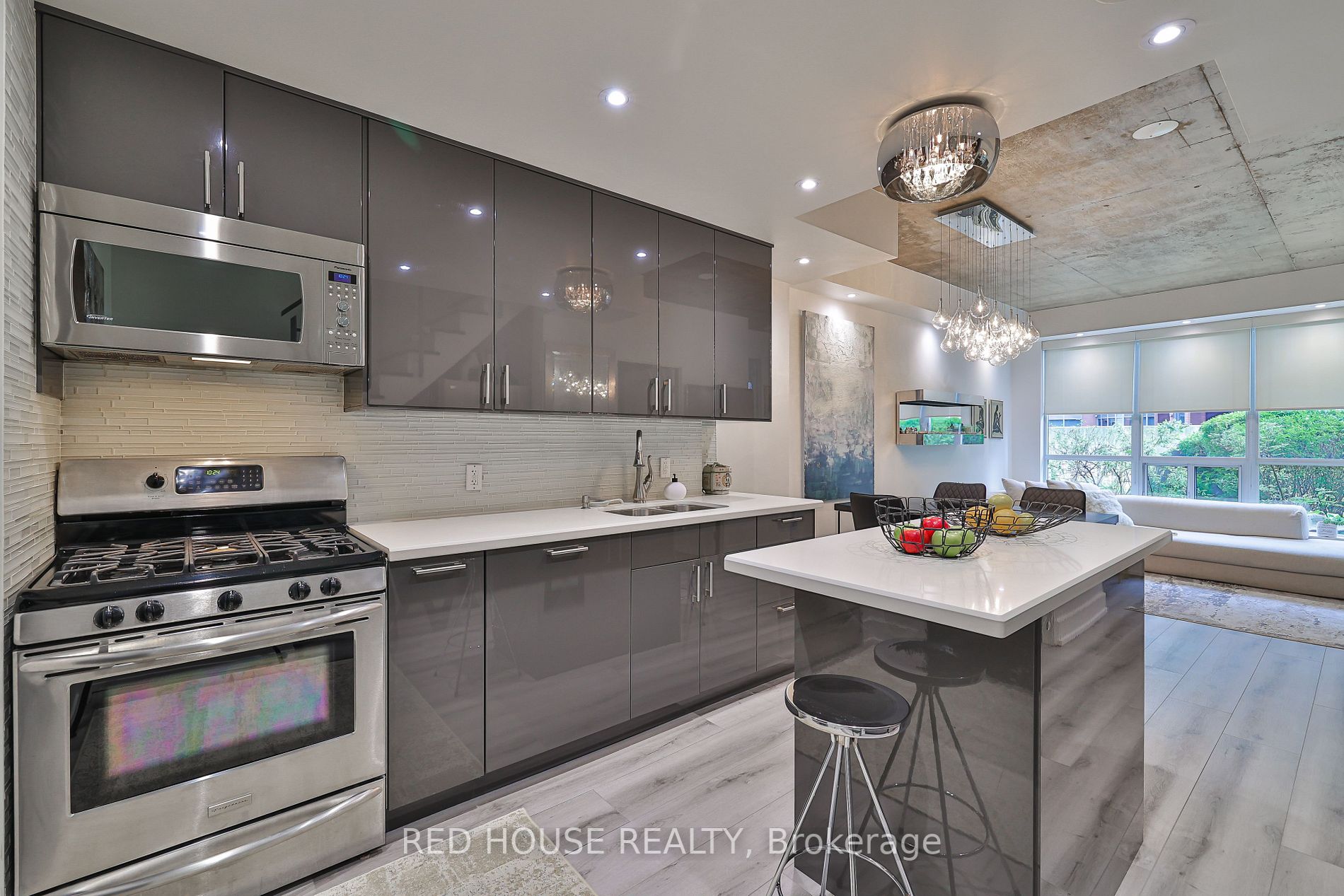 1 Shaw St, #106
