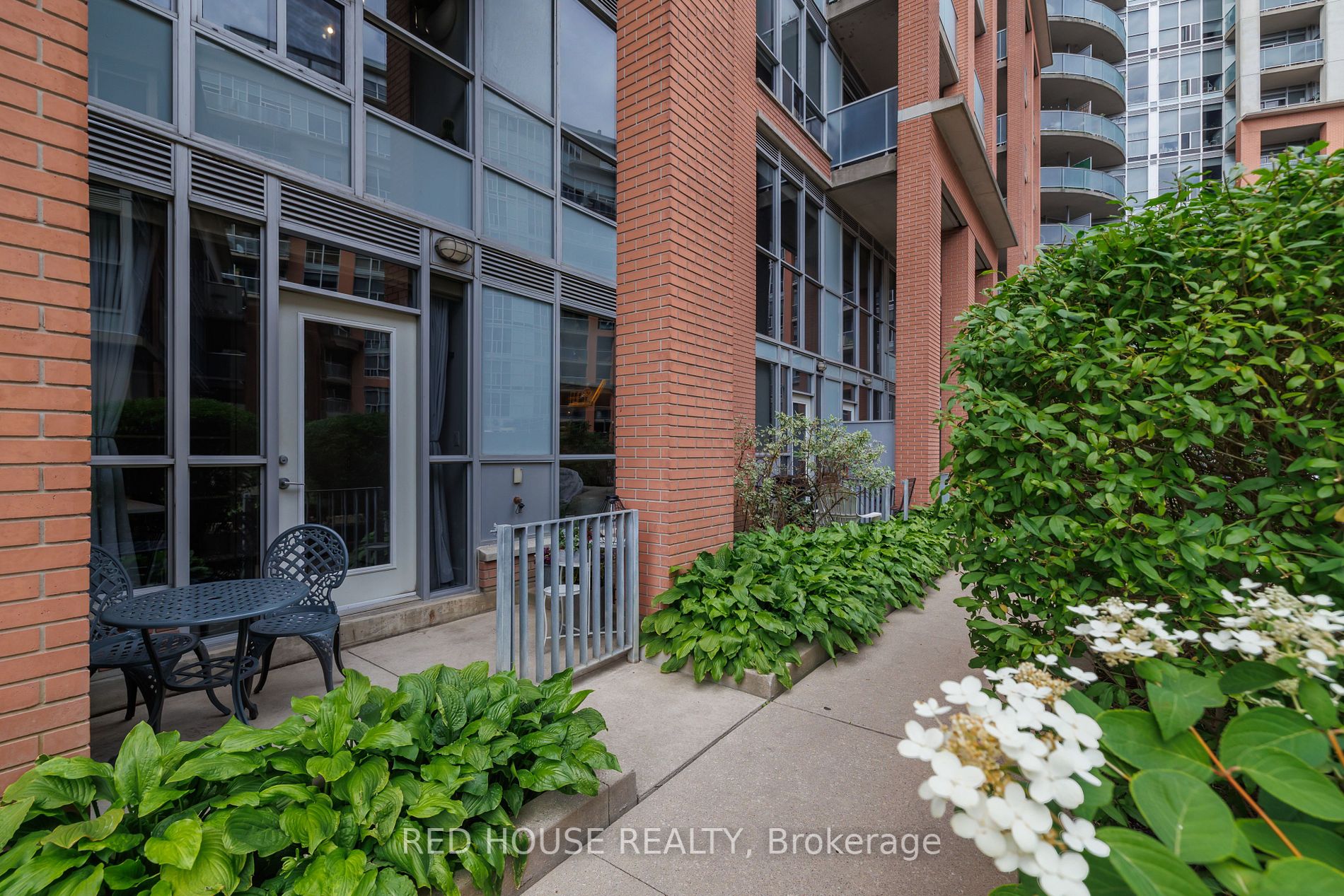 1 Shaw St, #106
