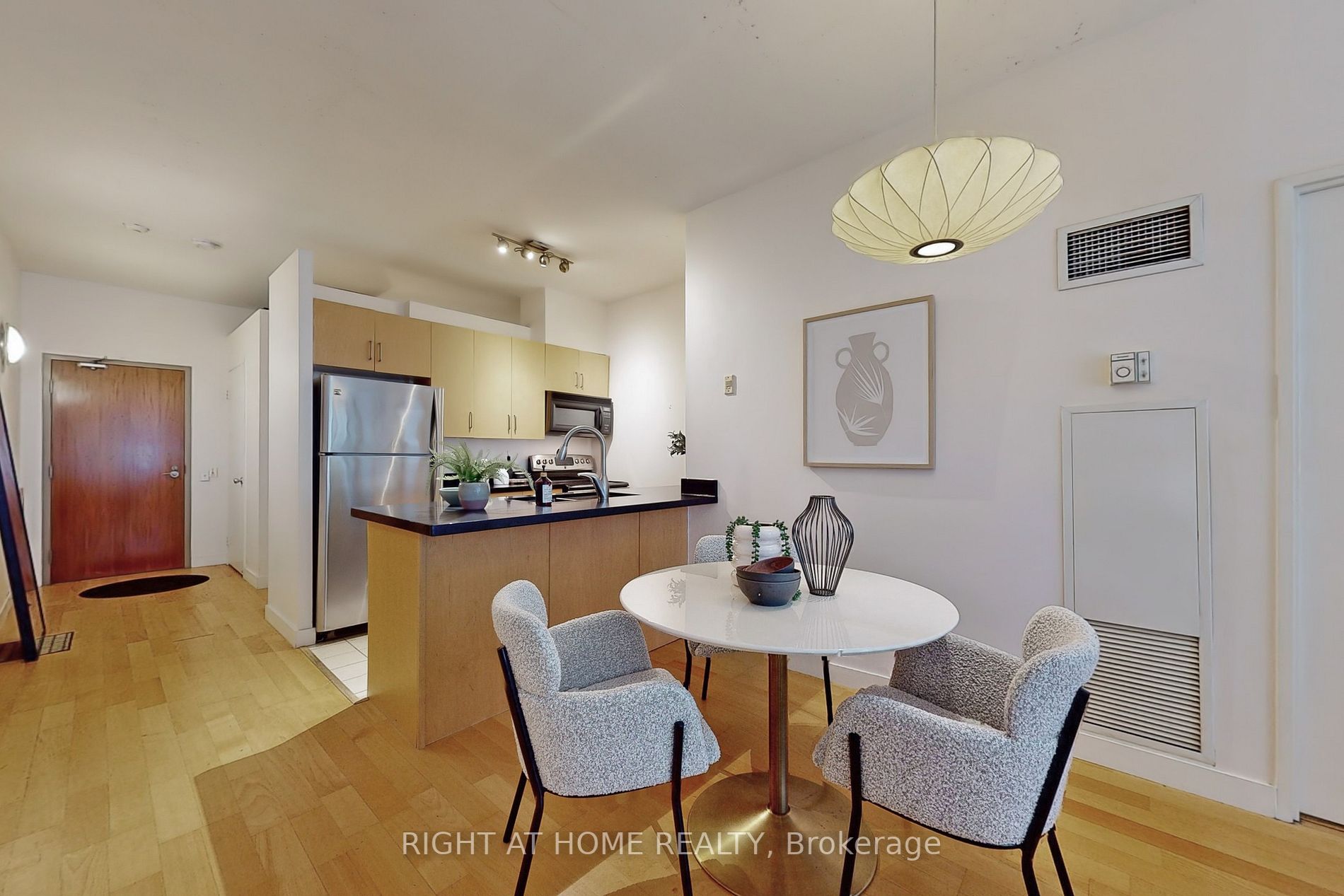 36 Charlotte St, #405