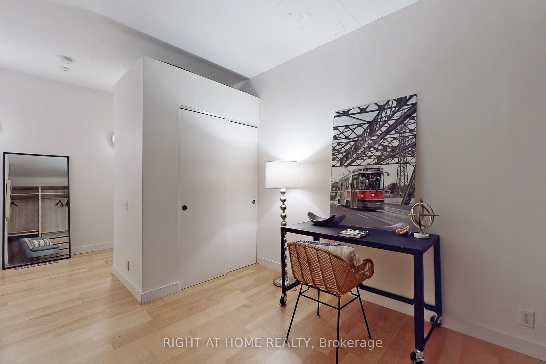 36 Charlotte St, #405