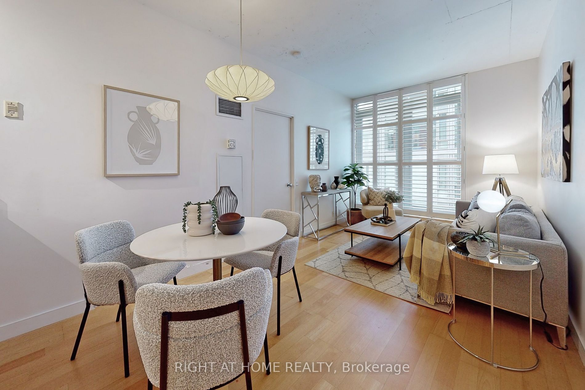 36 Charlotte St, #405