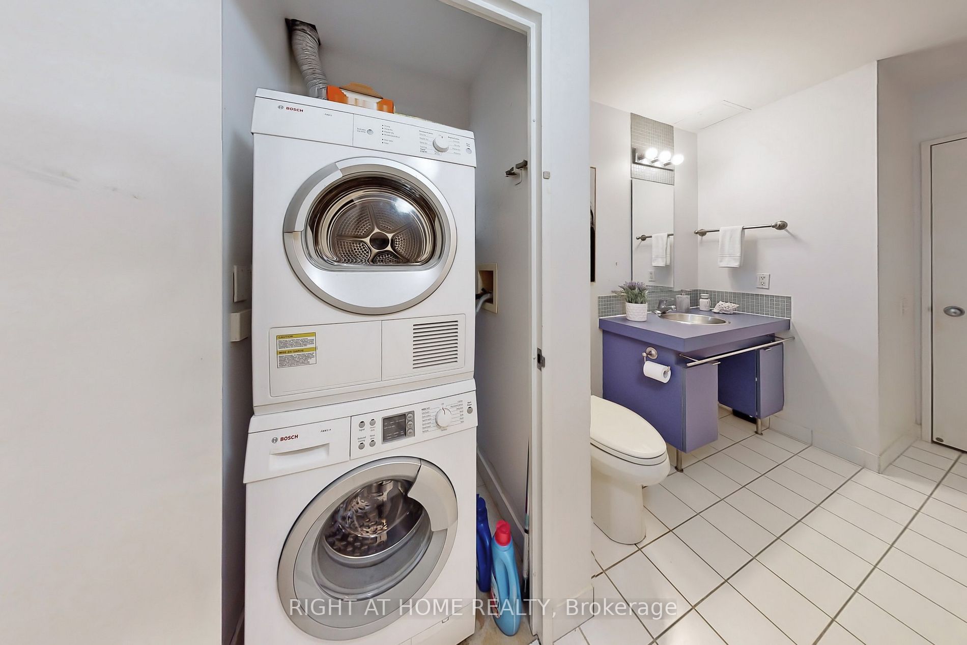 36 Charlotte St, #405