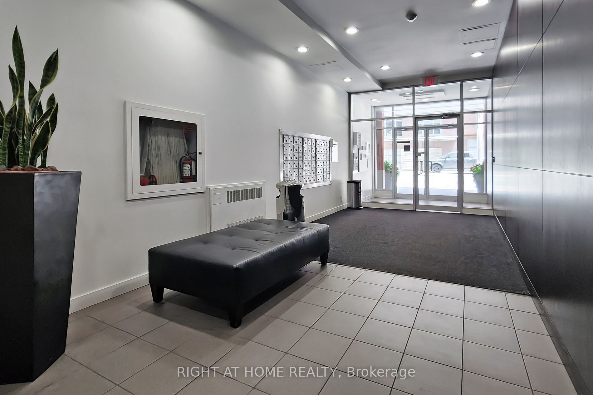 36 Charlotte St, #405