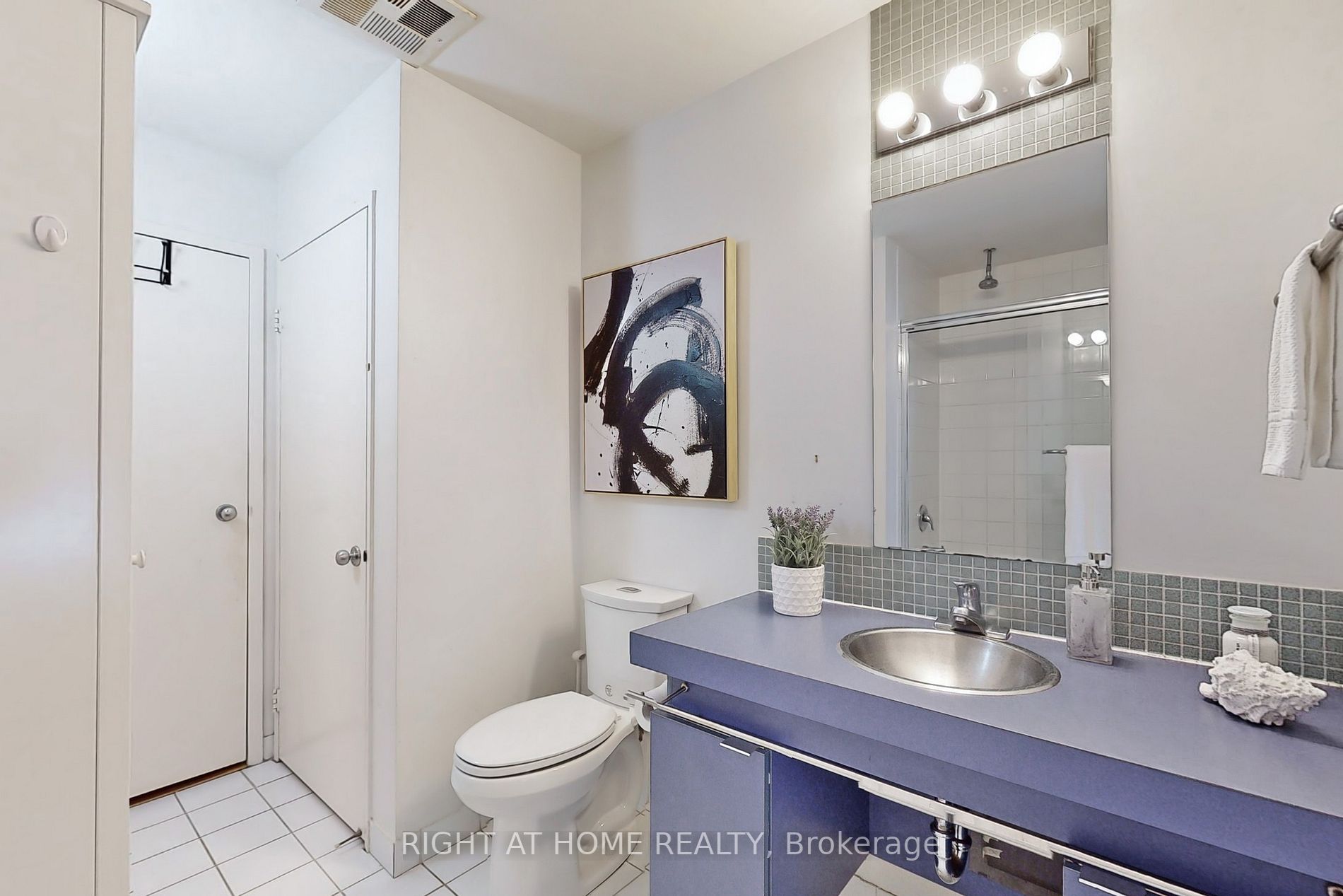36 Charlotte St, #405