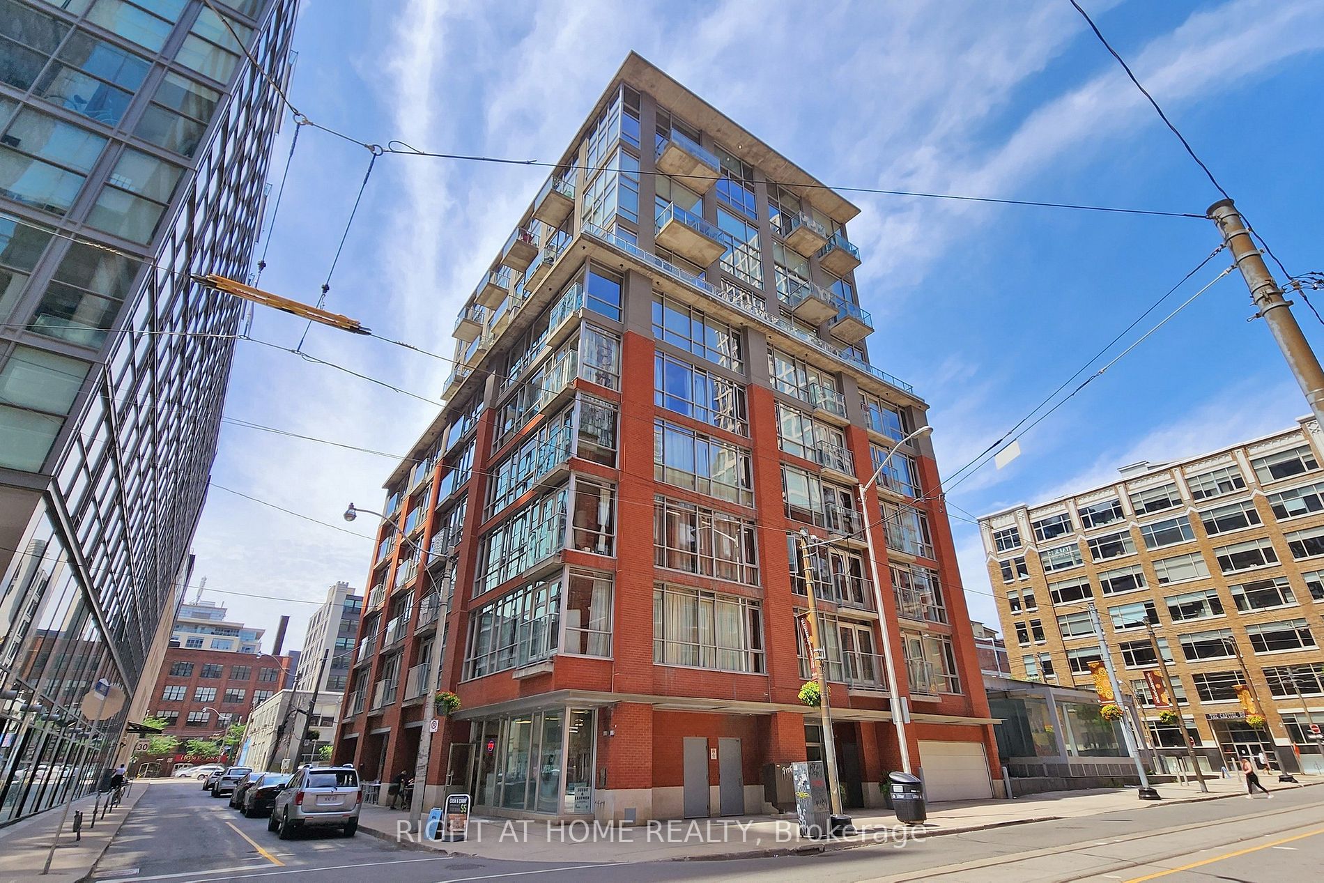 36 Charlotte St, #405