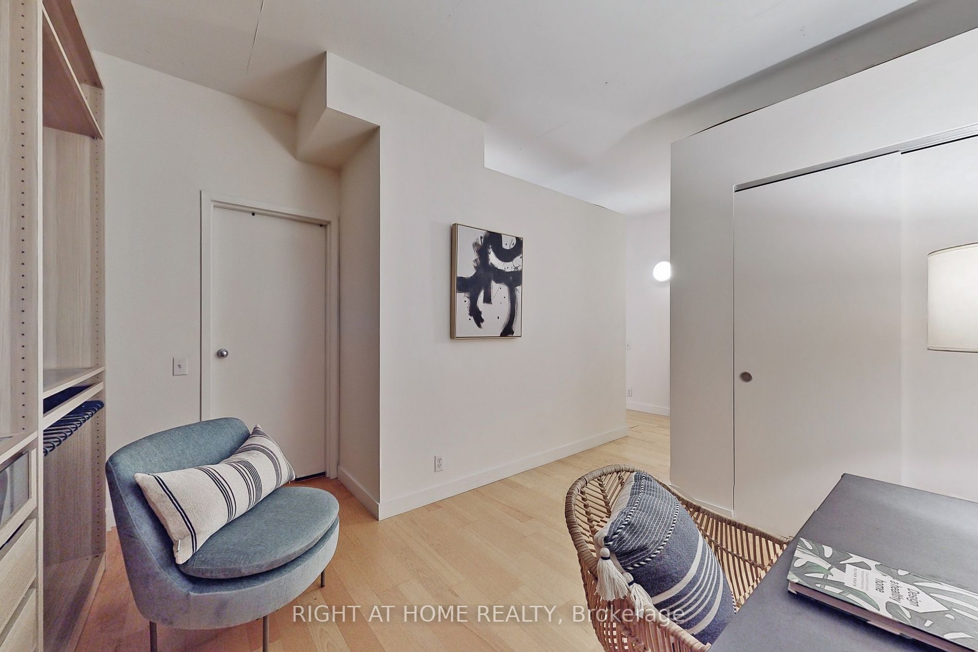 36 Charlotte St, #405