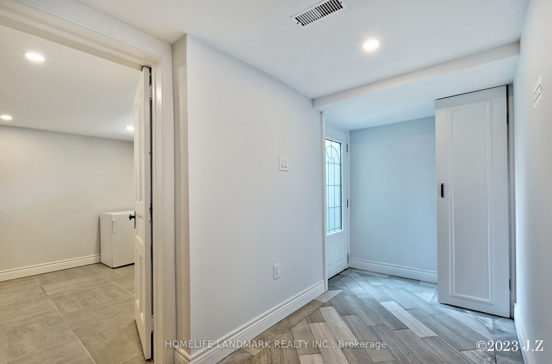 259 Lawrence Ave E