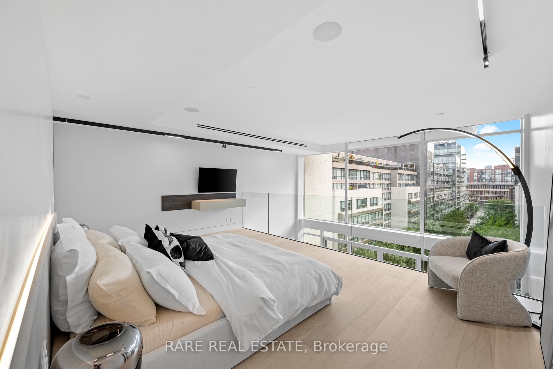 75 Portland St, #704