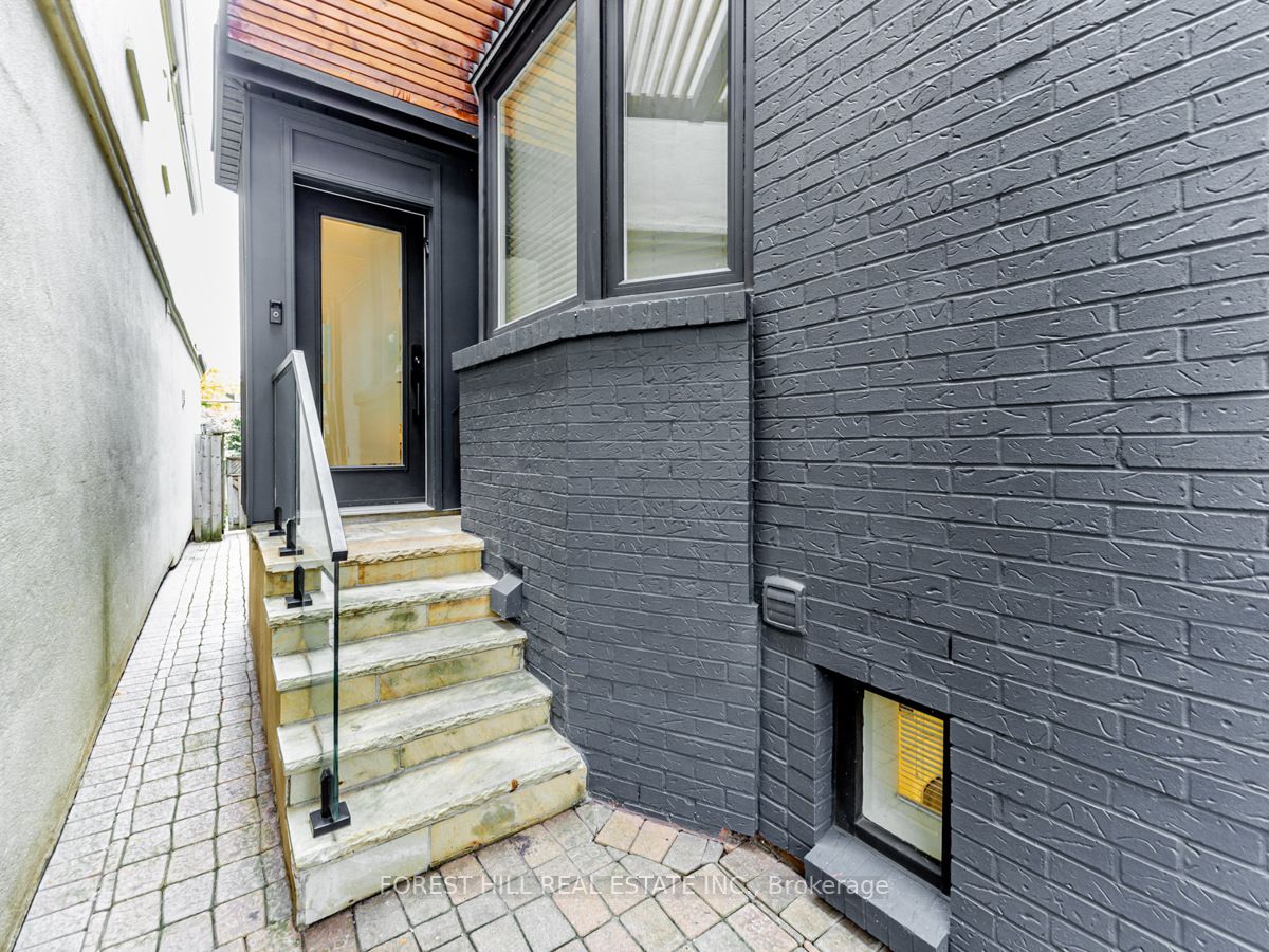 35 Balmoral Ave