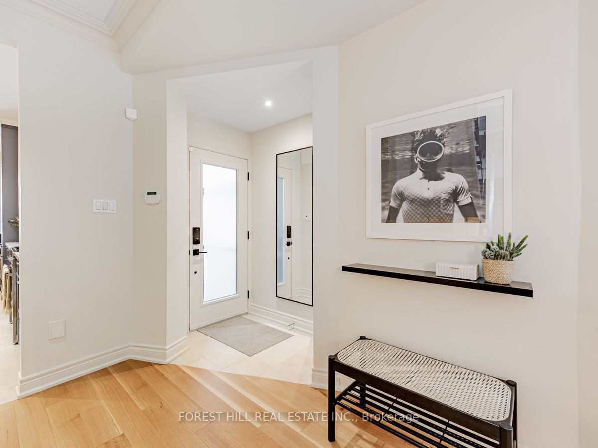 35 Balmoral Ave