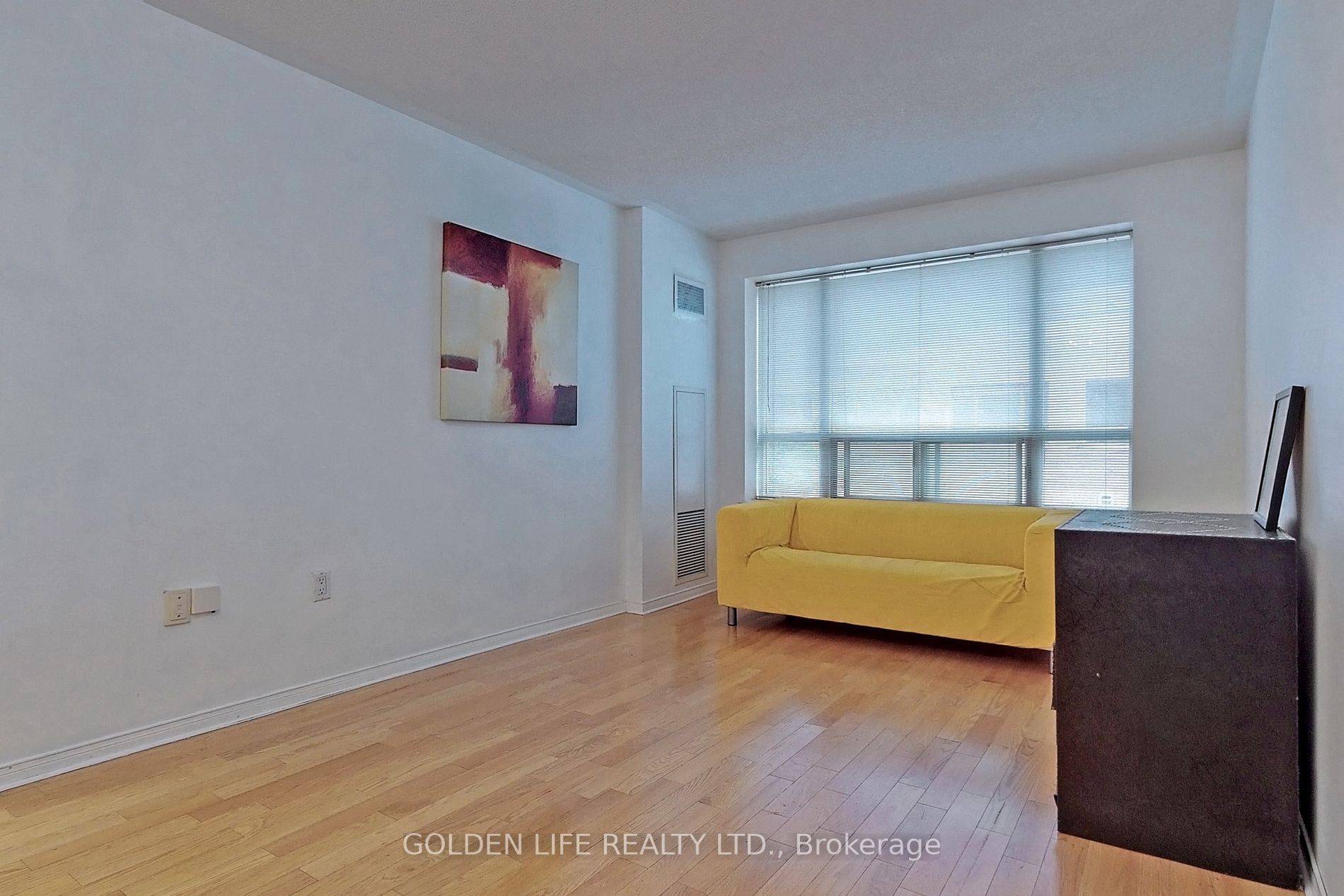 889 Bay St, #205