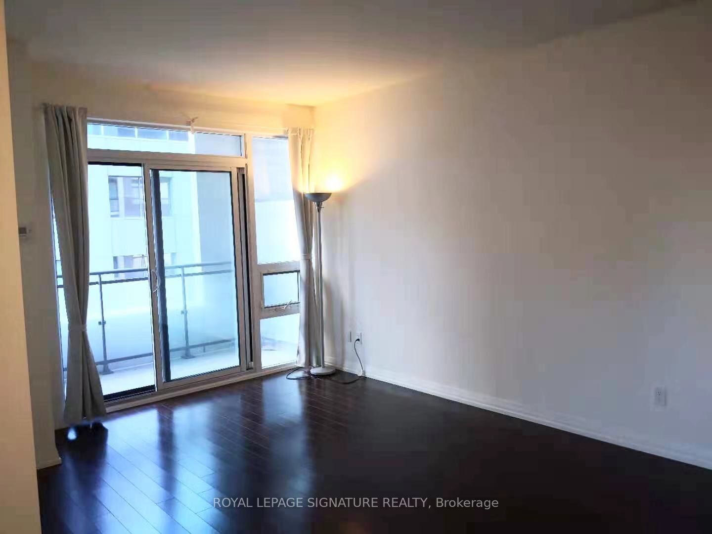 460 Adelaide St, #630