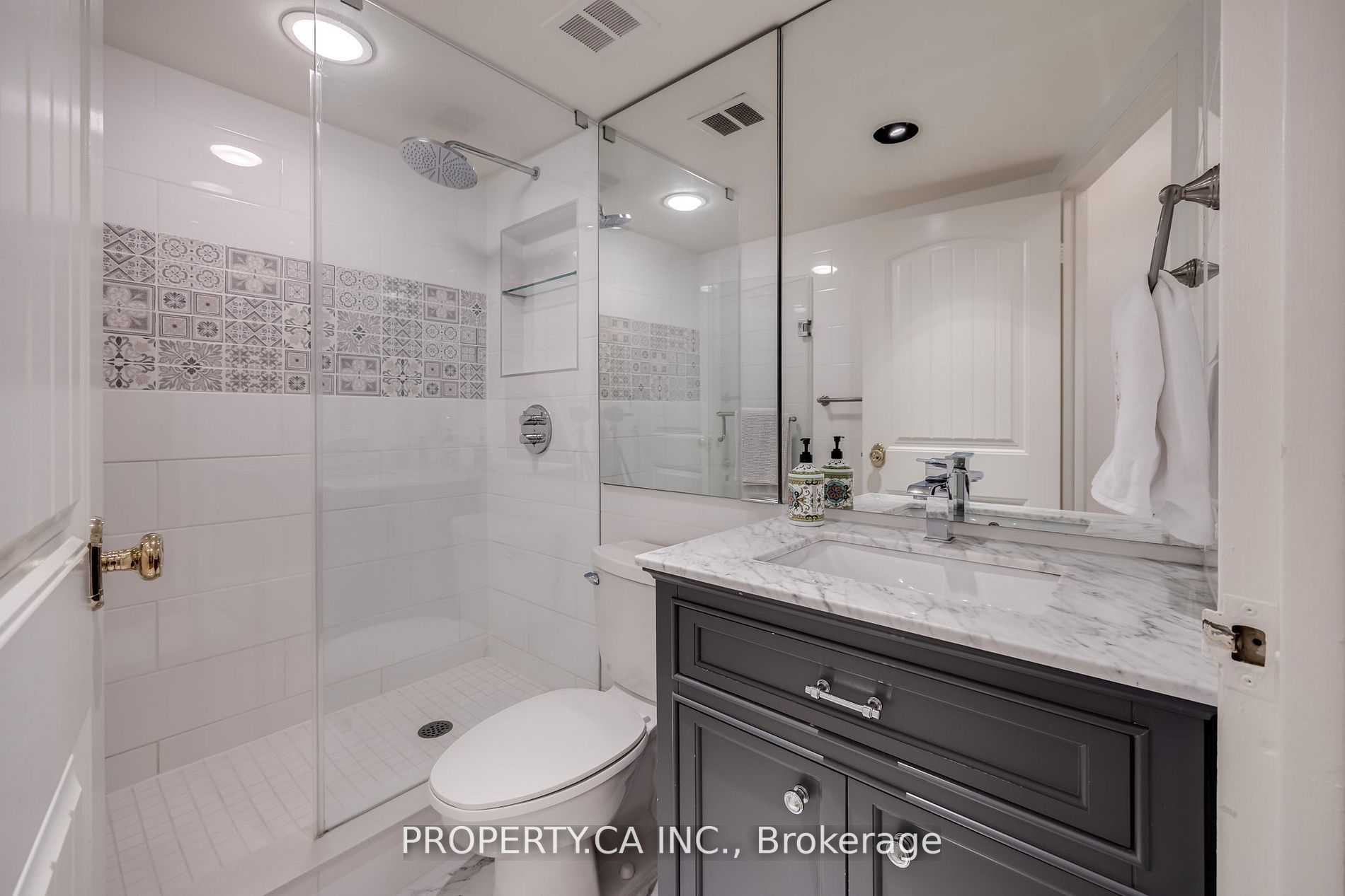 33 Harbour Sq, #410/204