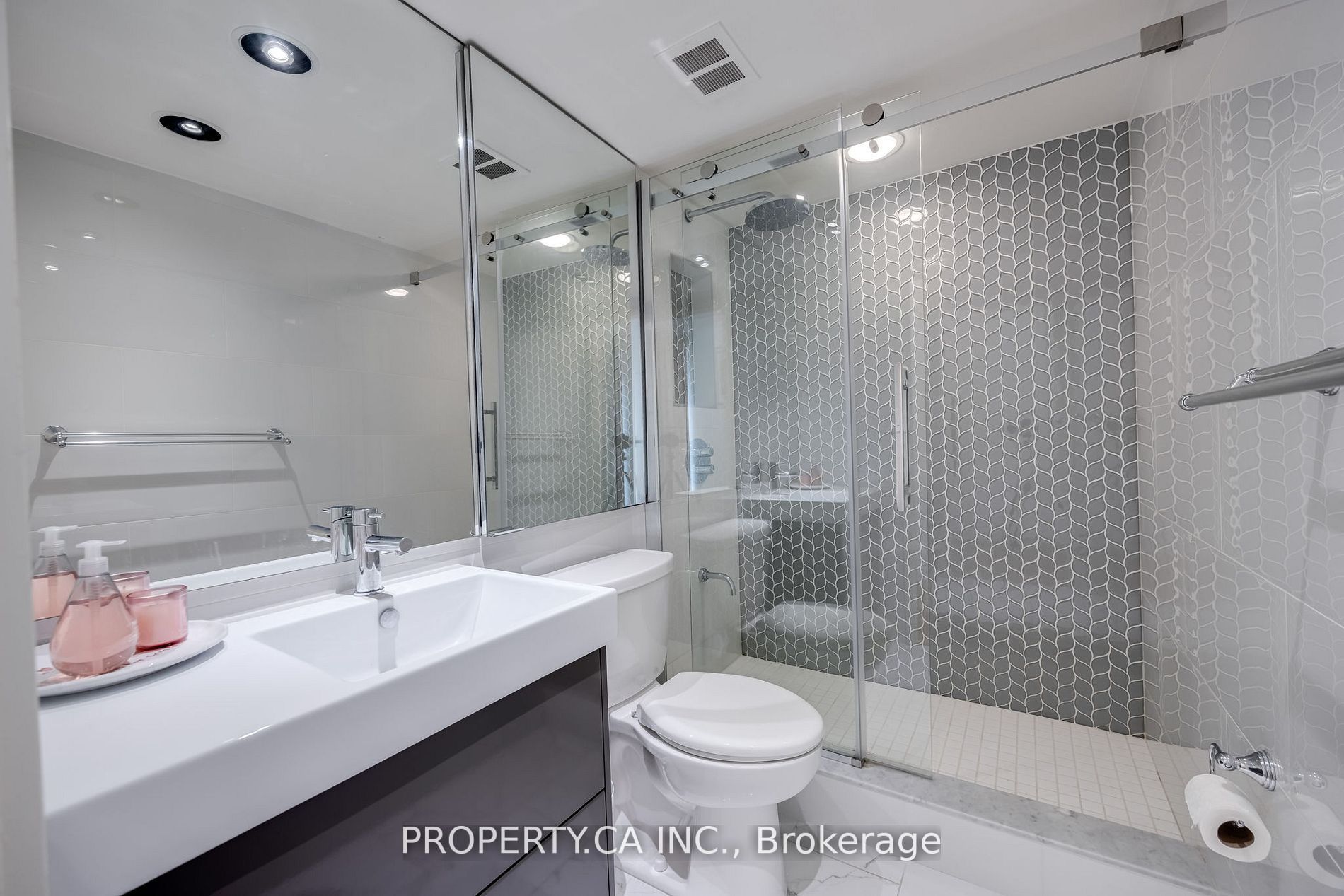 33 Harbour Sq, #410/204
