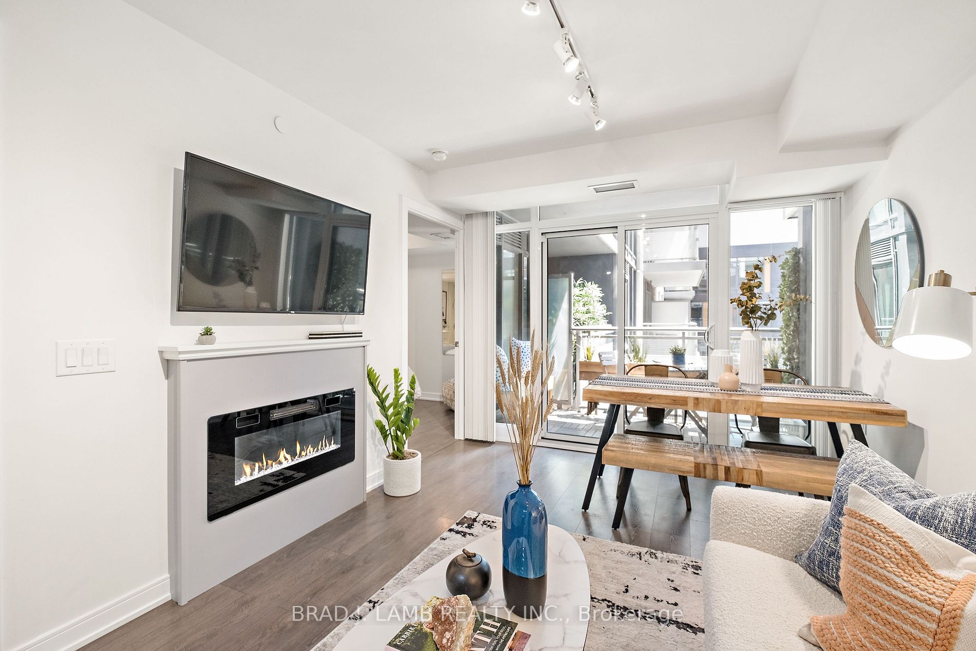525 ADELAIDE Street W #701