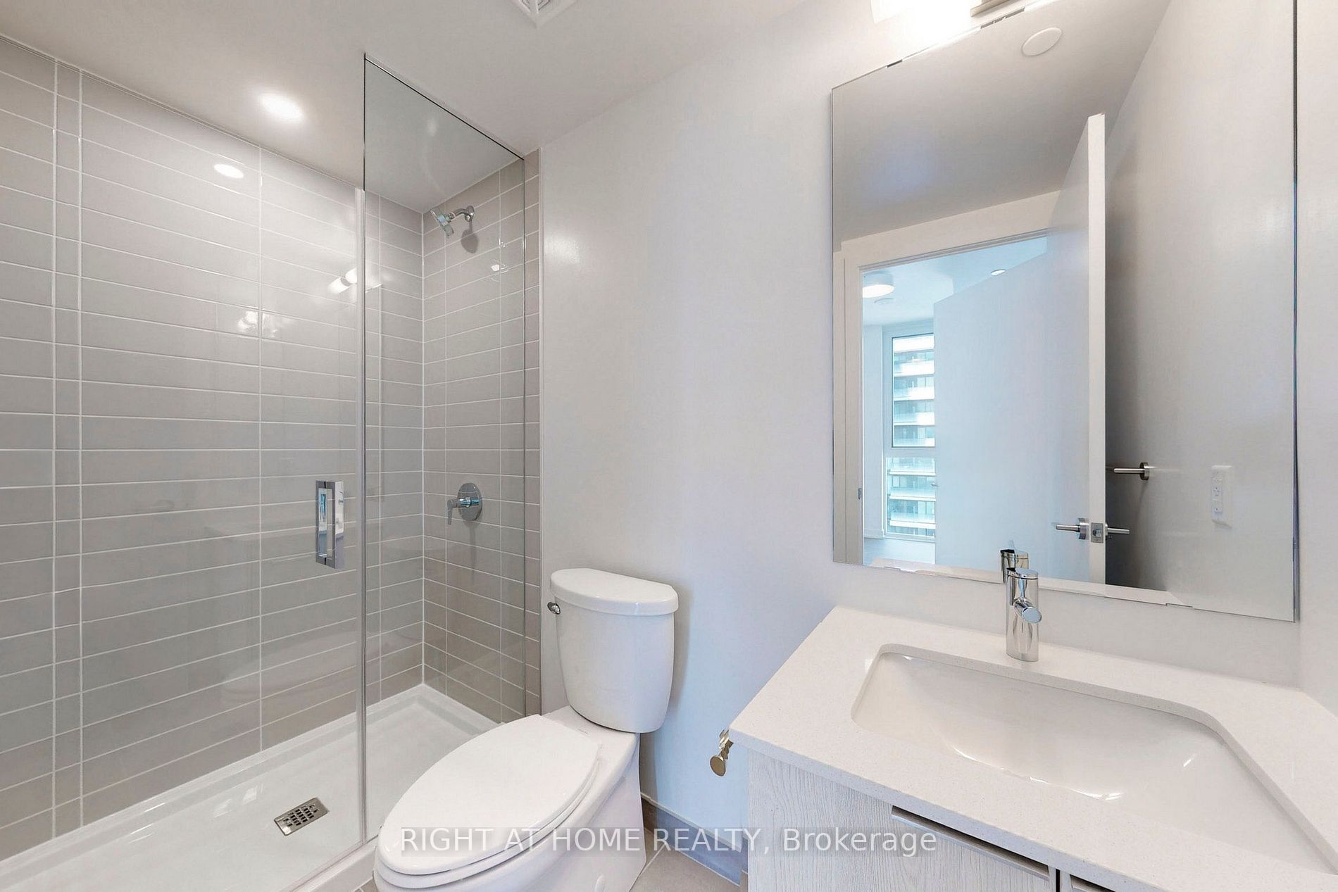 357 King St W, #1903