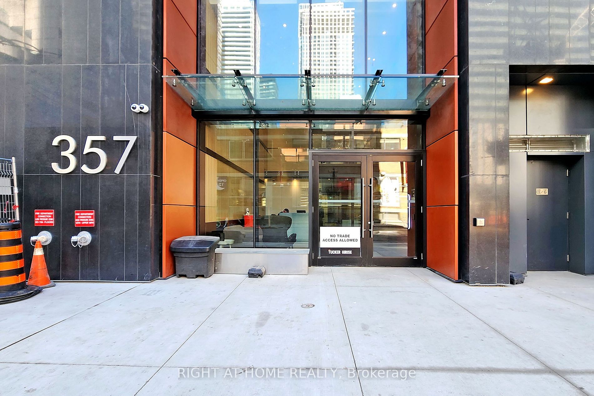 357 King St W, #1903