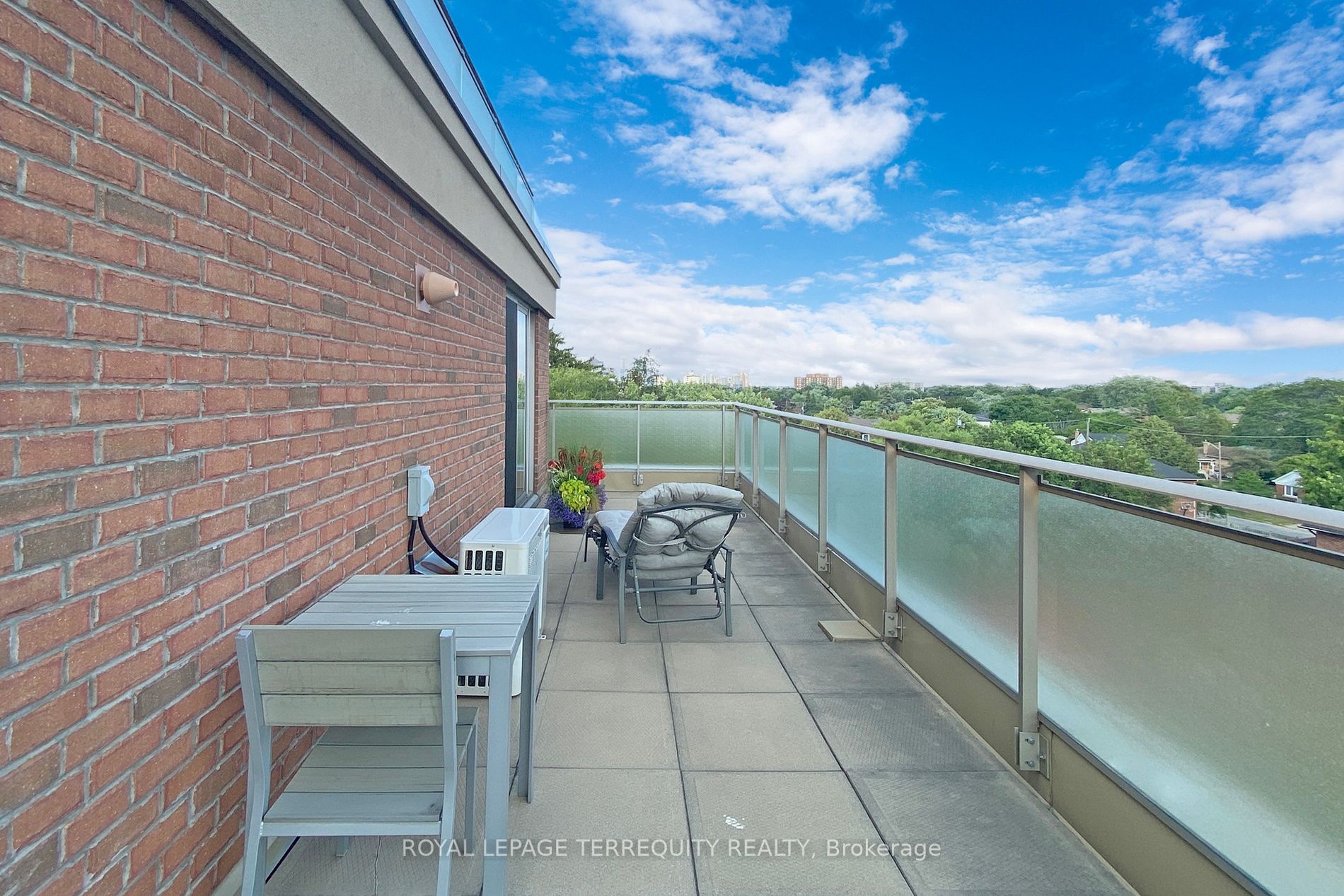 801 Sheppard Ave W, #705