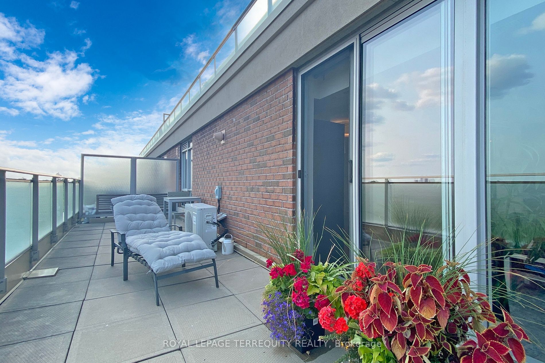 801 Sheppard Ave W, #705