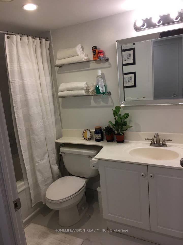 210 Victoria St, #1816