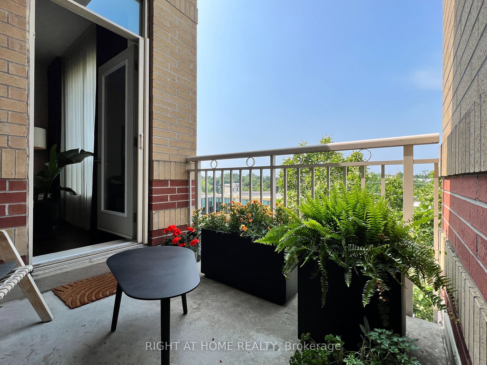 481 Rosewell Ave, #507