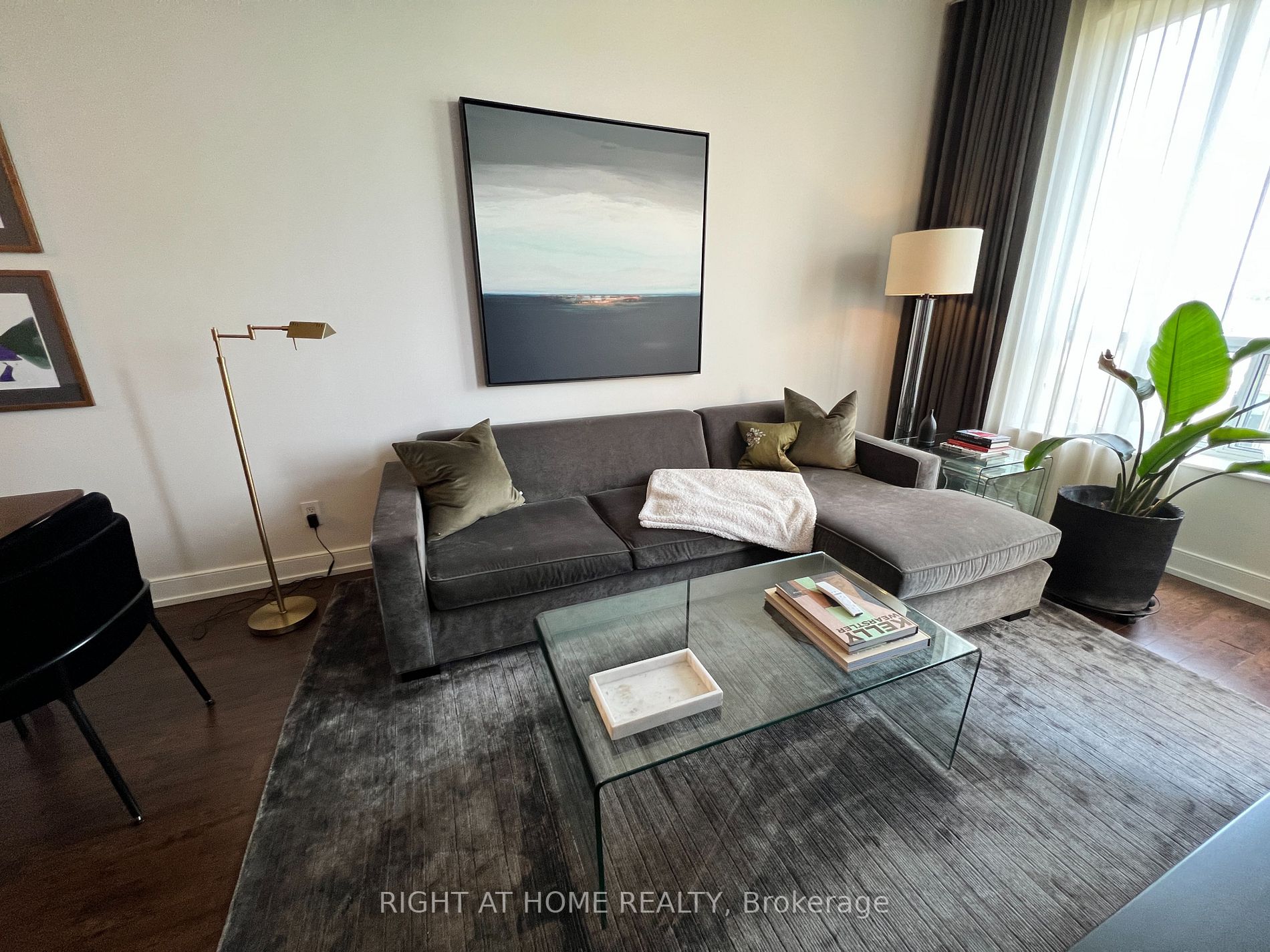 481 Rosewell Ave, #507