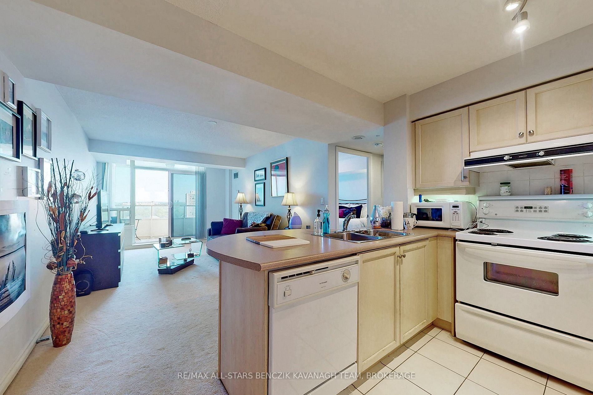 8 Rean Dr, #1604