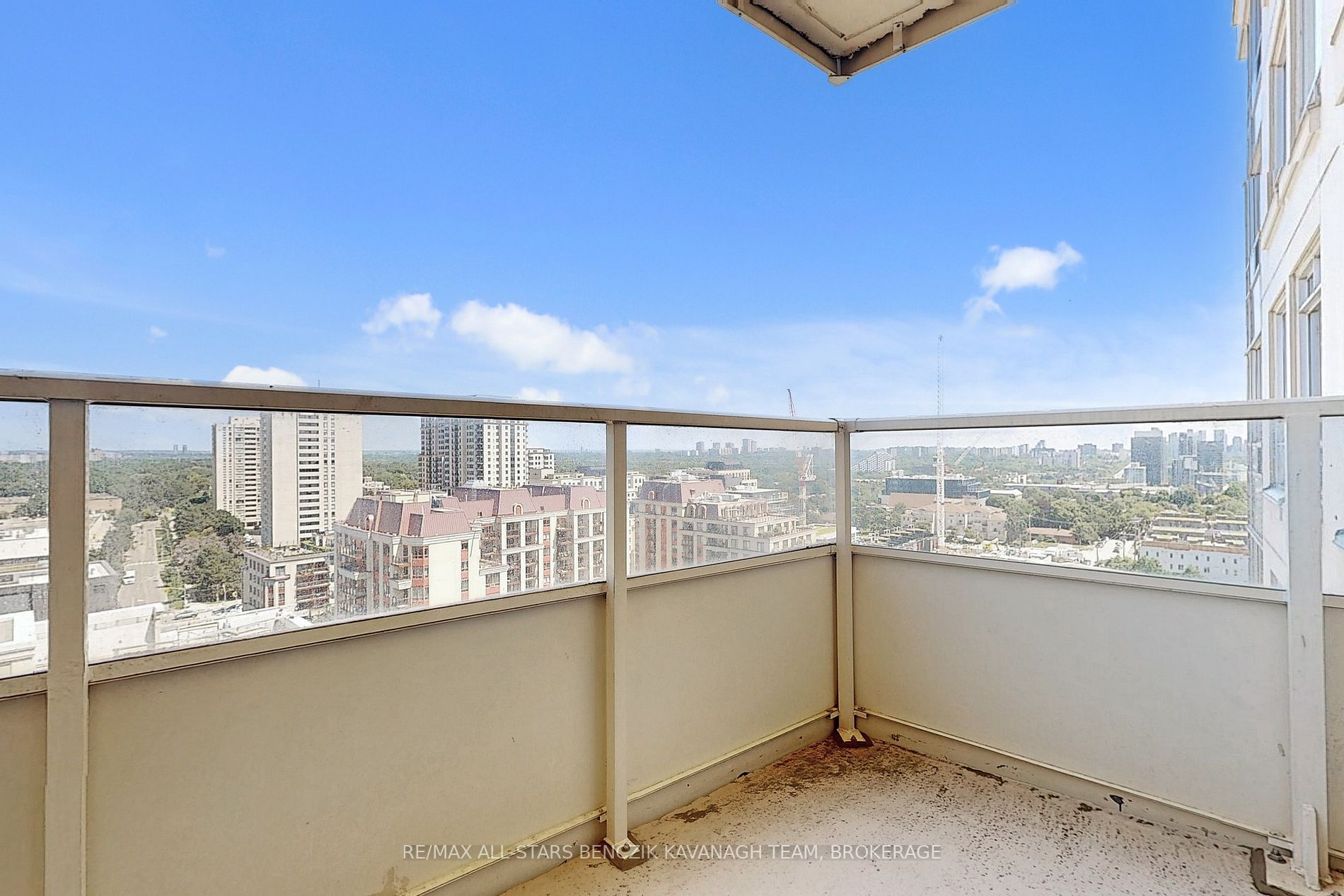 8 Rean Dr, #1604