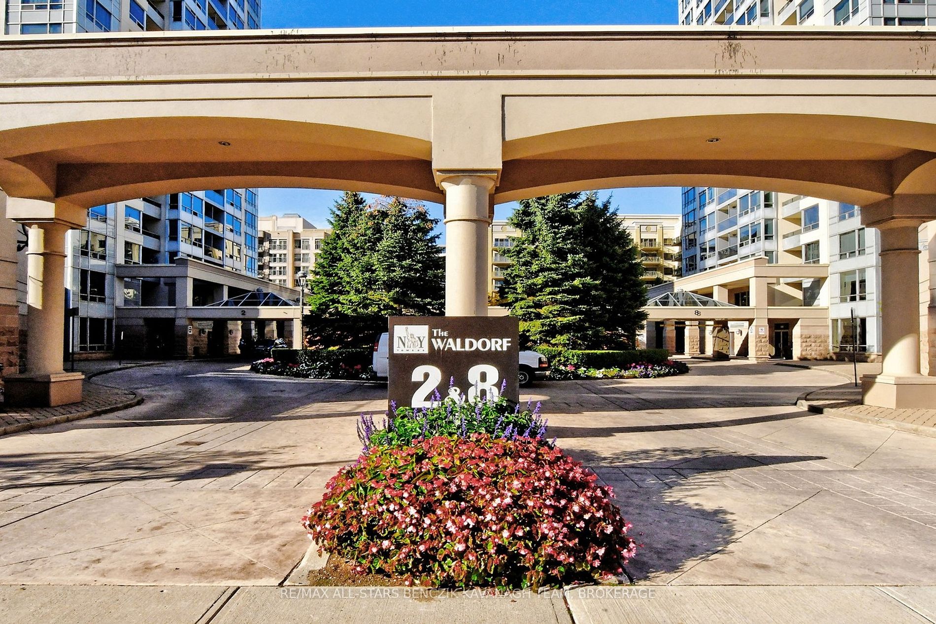 8 Rean Dr, #1604