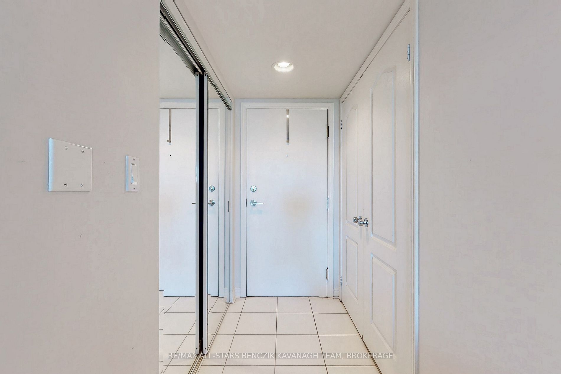 8 Rean Dr, #1604