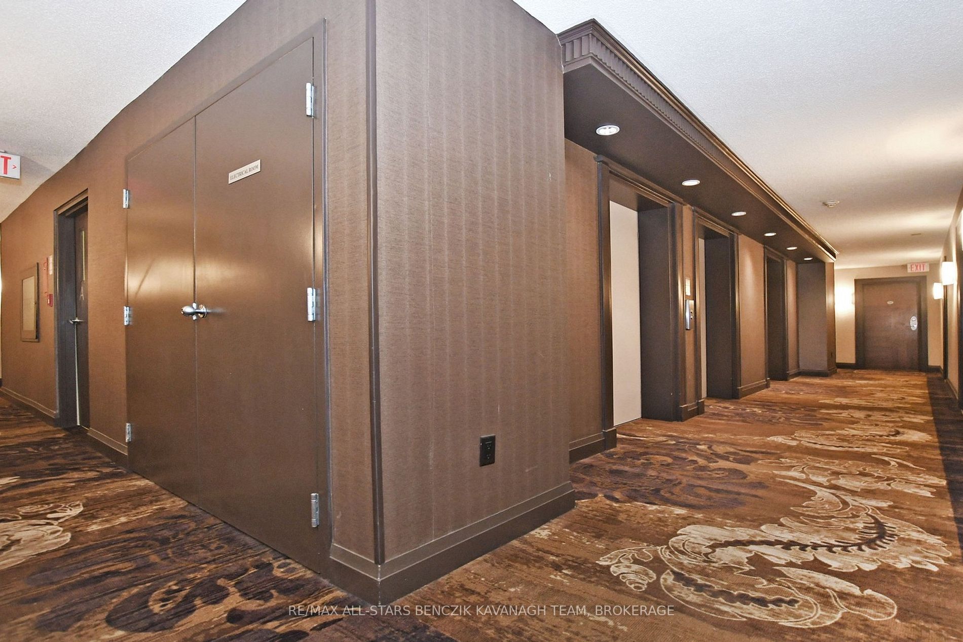 8 Rean Dr, #1604