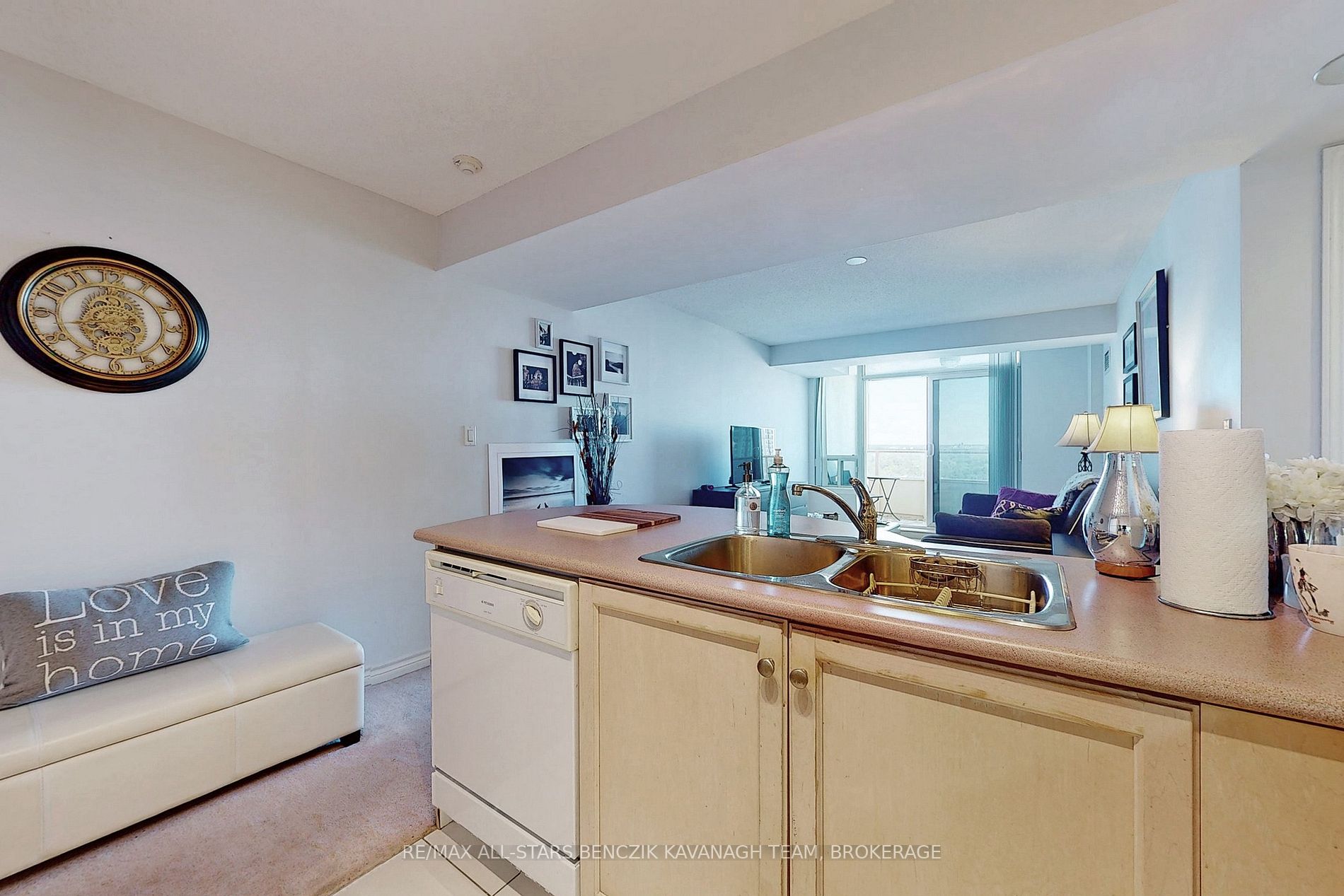 8 Rean Dr, #1604