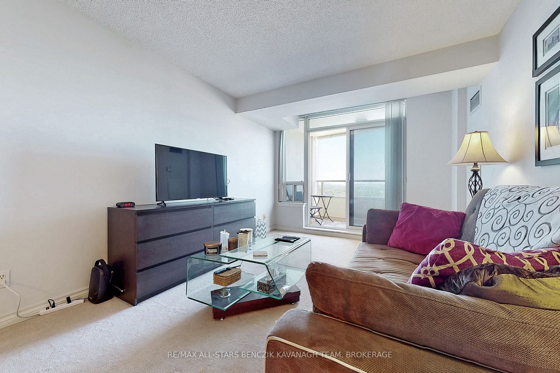 8 Rean Dr, #1604
