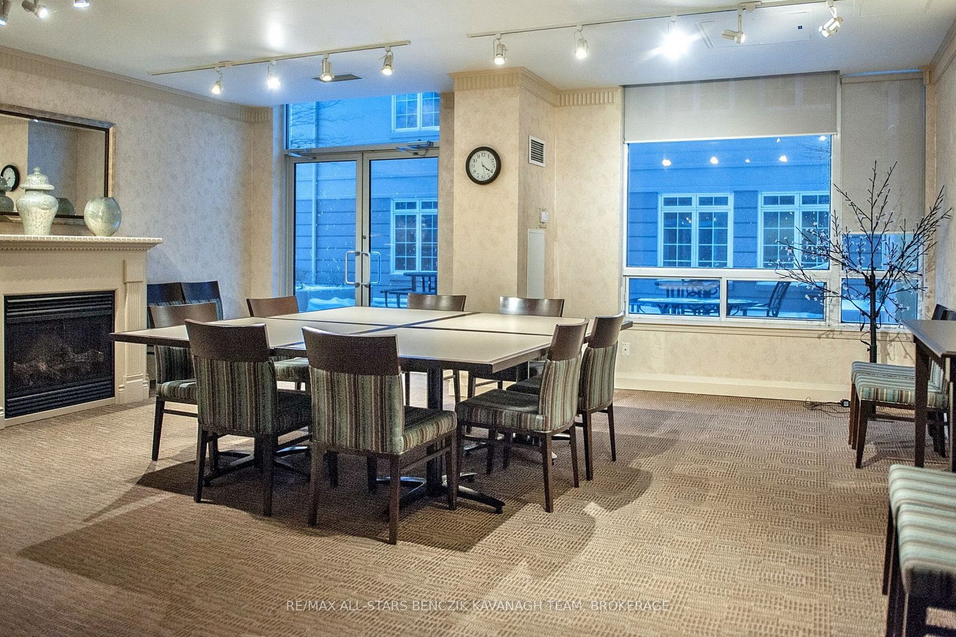 8 Rean Dr, #1604