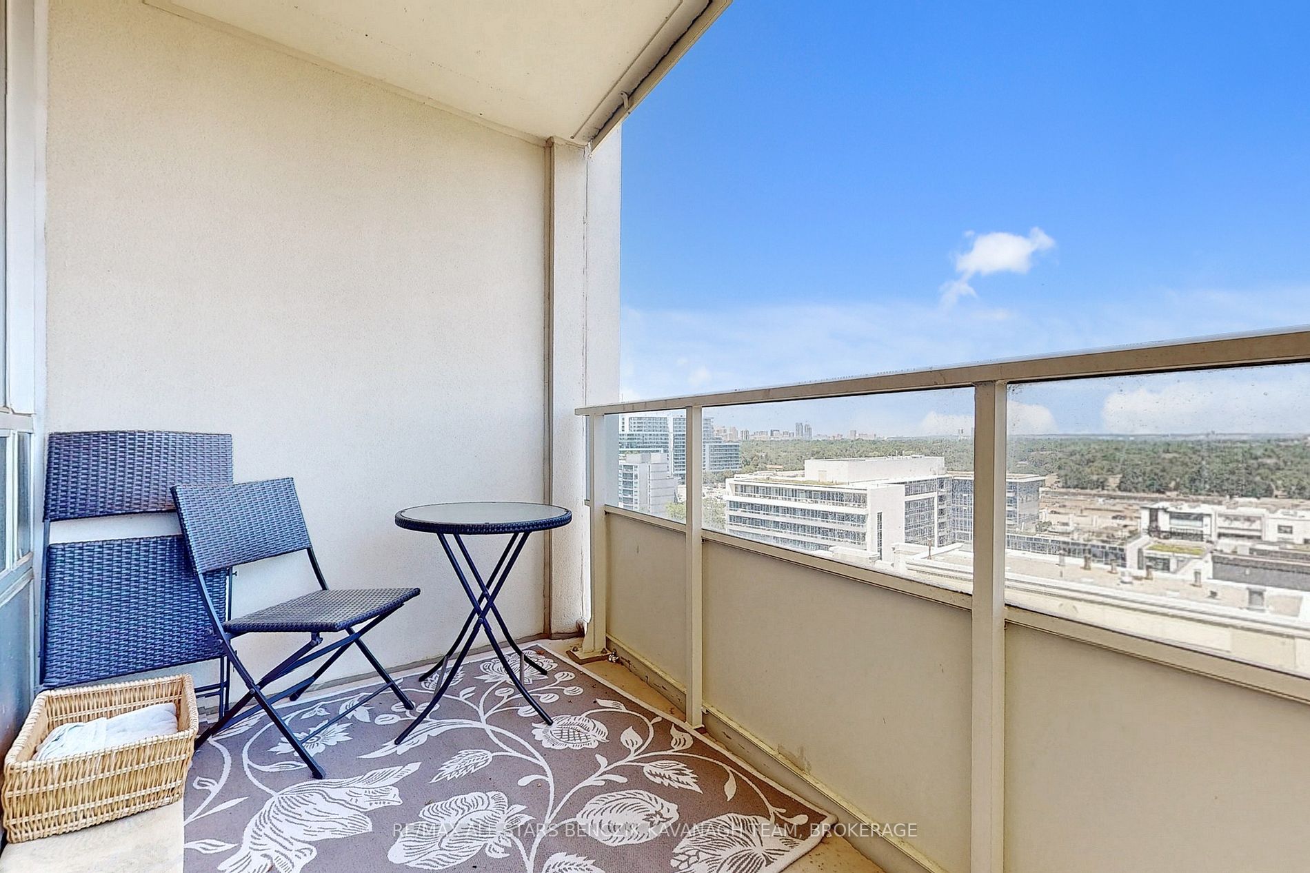 8 Rean Dr, #1604