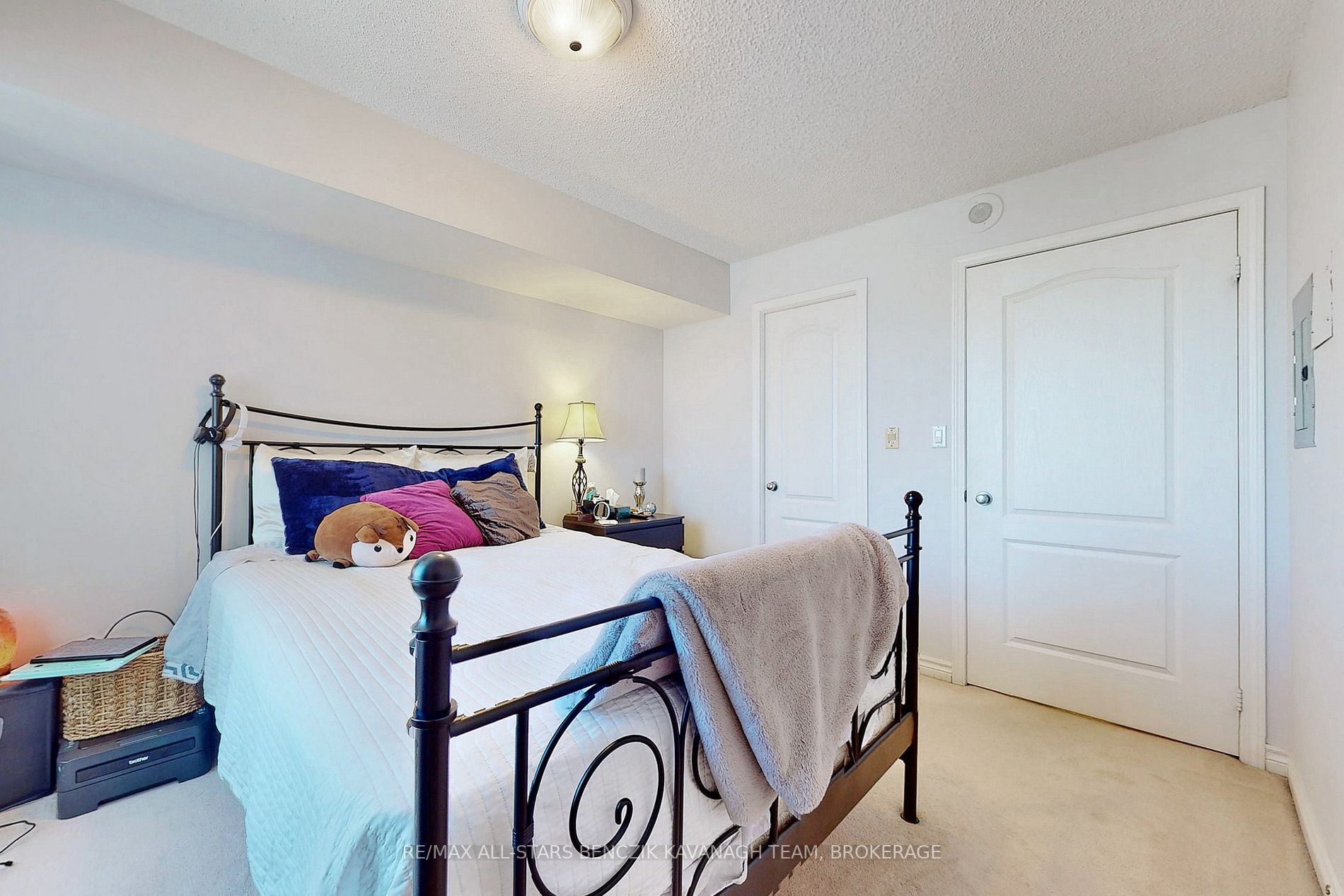 8 Rean Dr, #1604