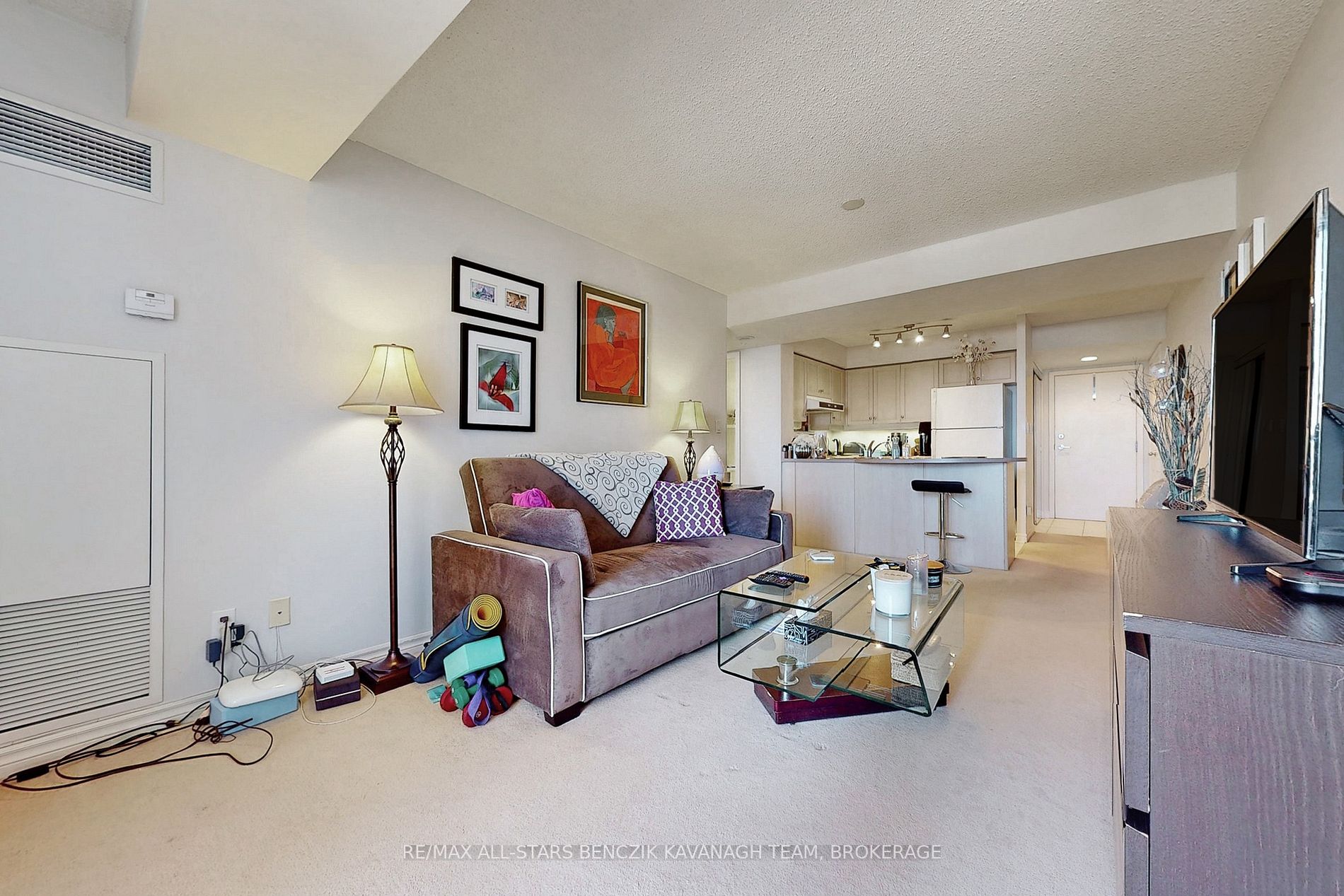 8 Rean Dr, #1604