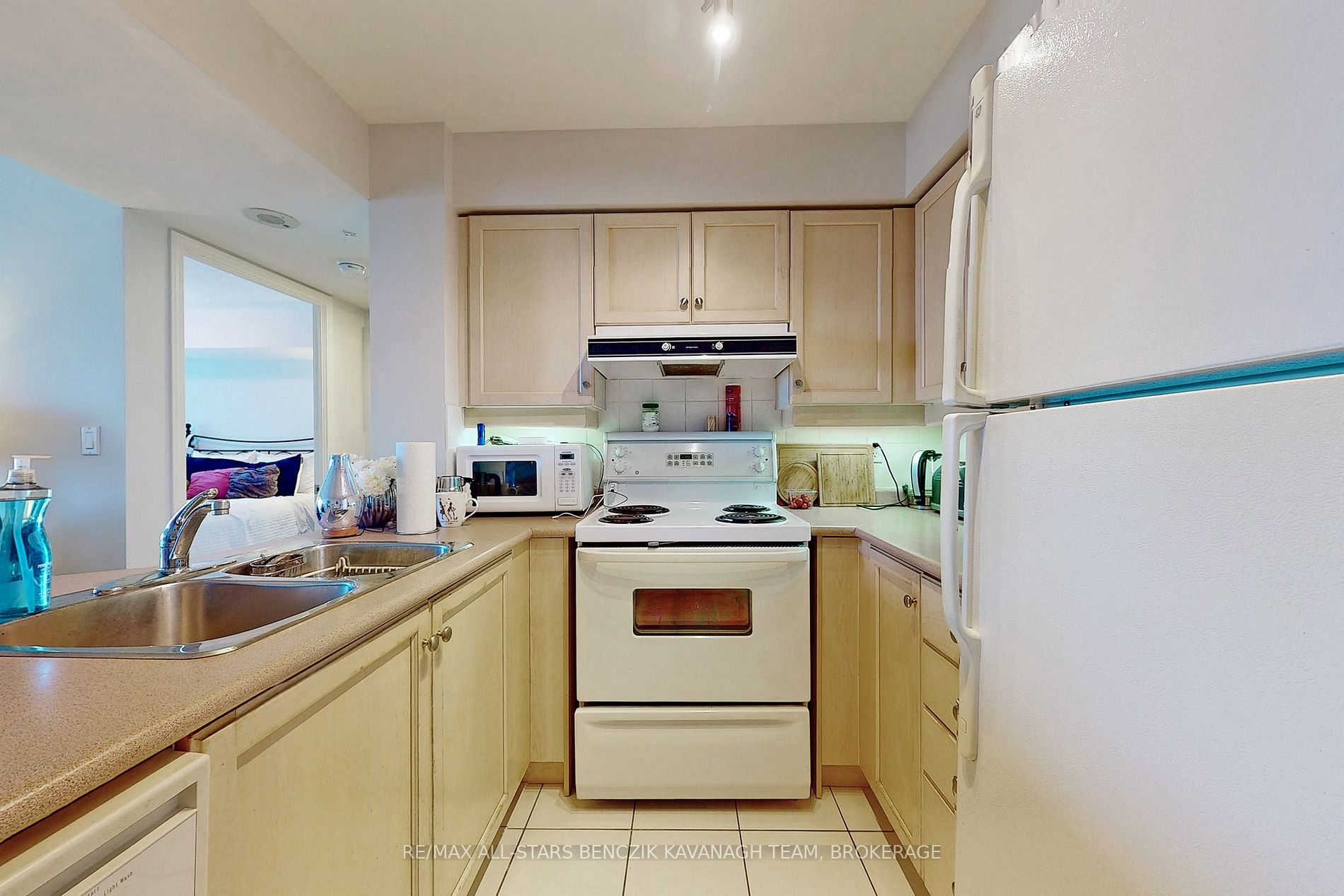 8 Rean Dr, #1604