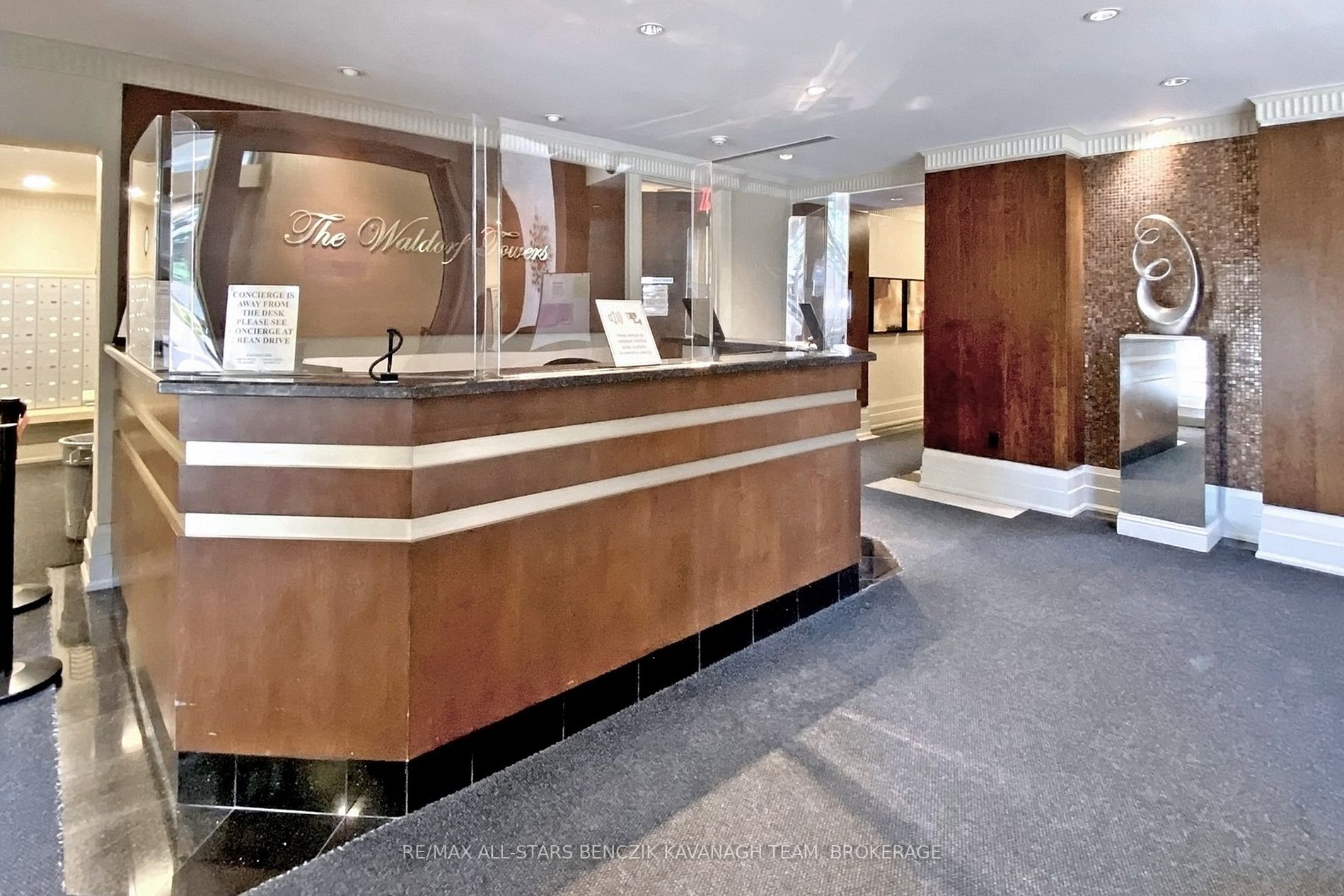 8 Rean Dr, #1604