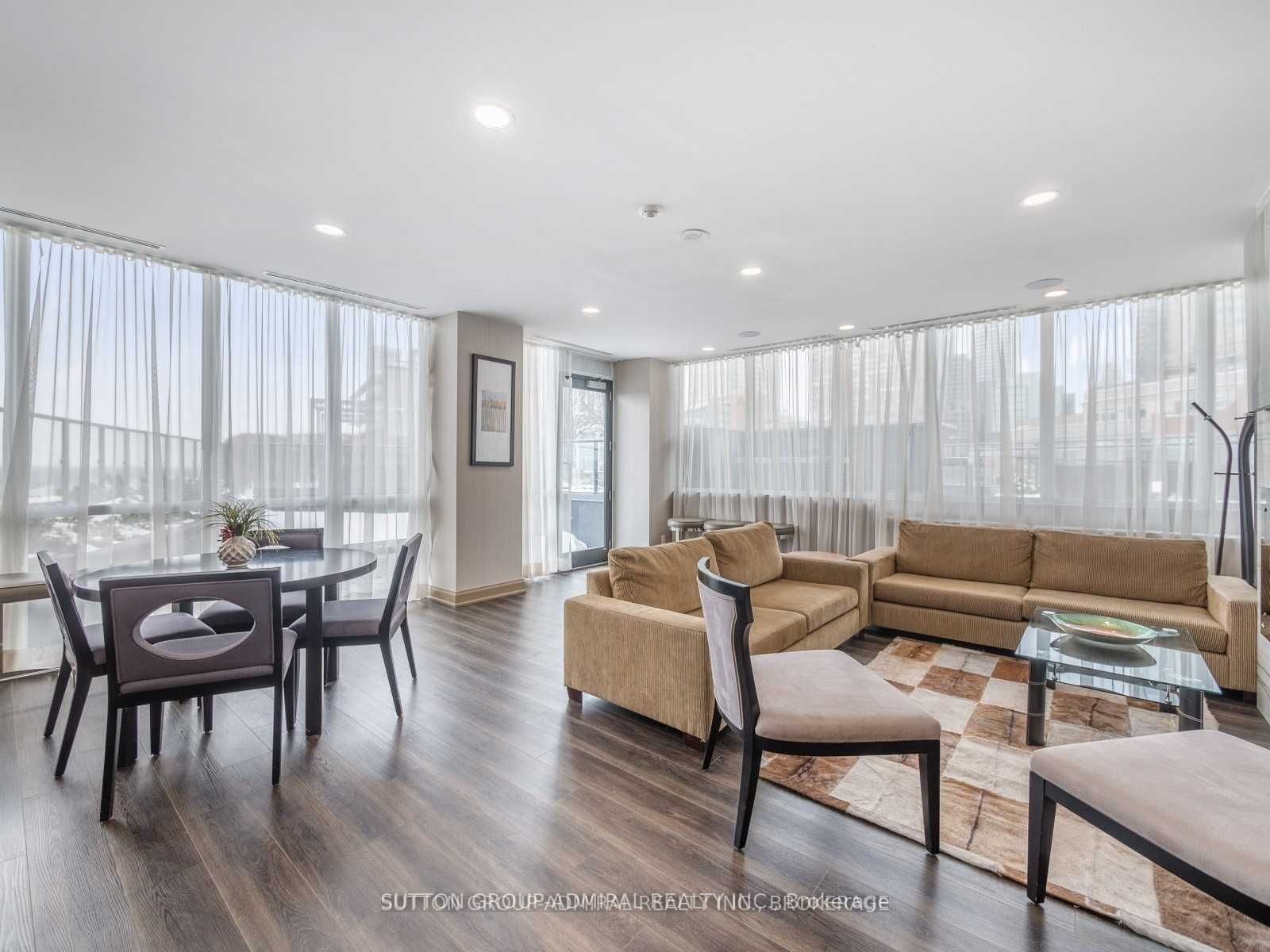 825 Church St, #301