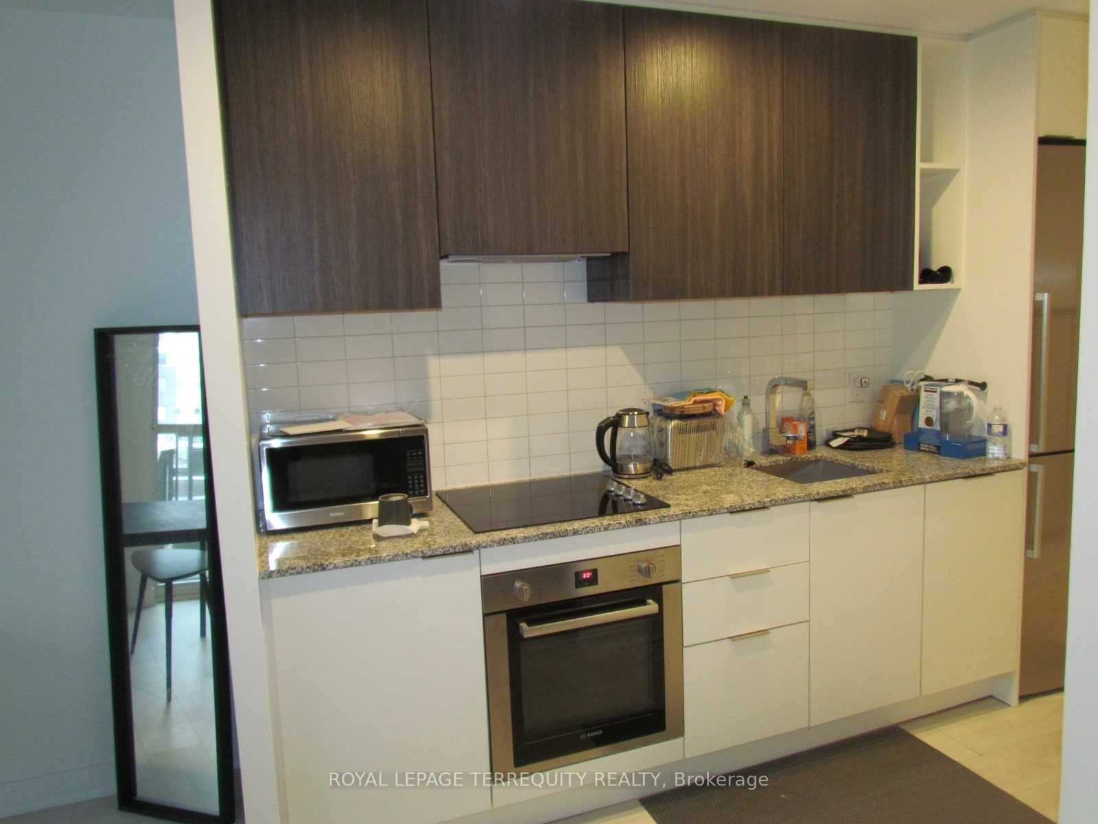 120 Parliament St, #421