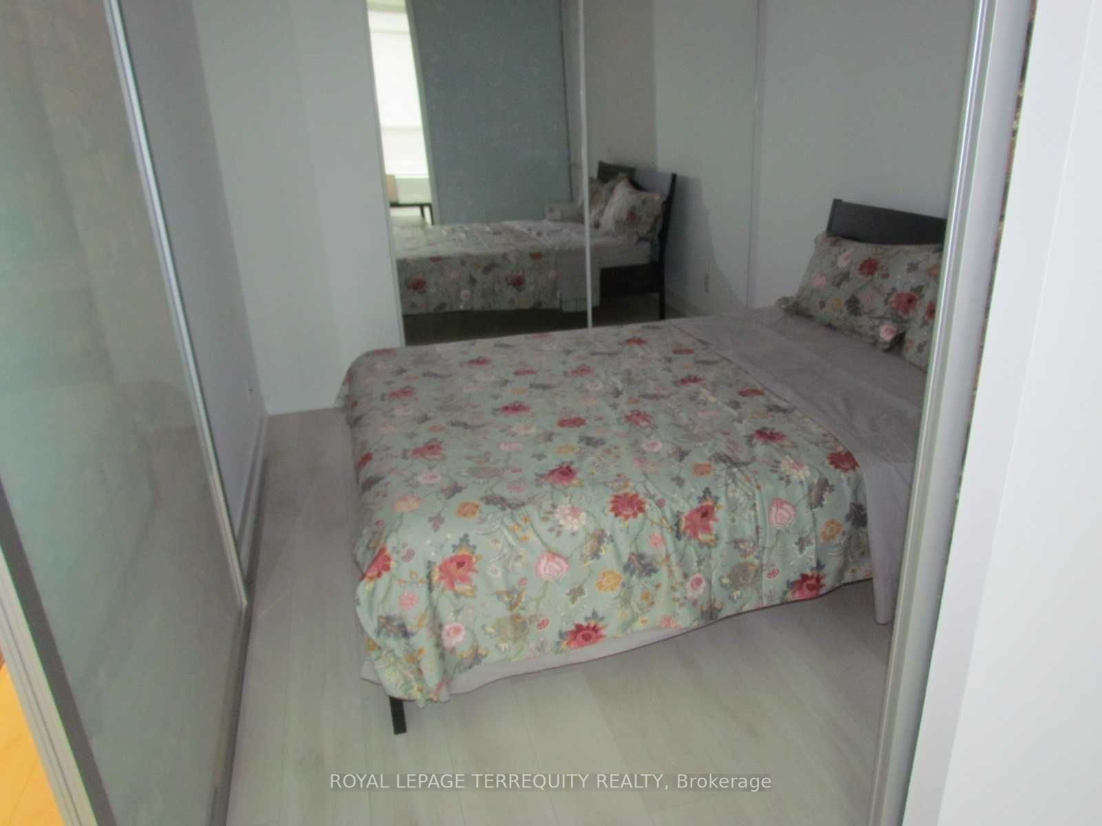 120 Parliament St, #421