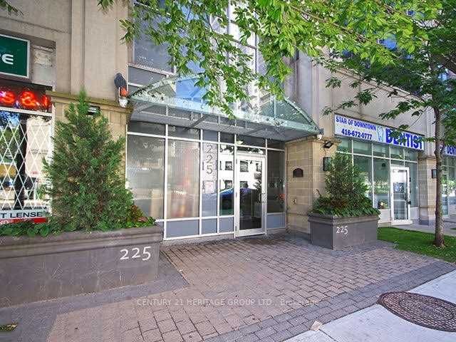 225 Wellesley St, #809
