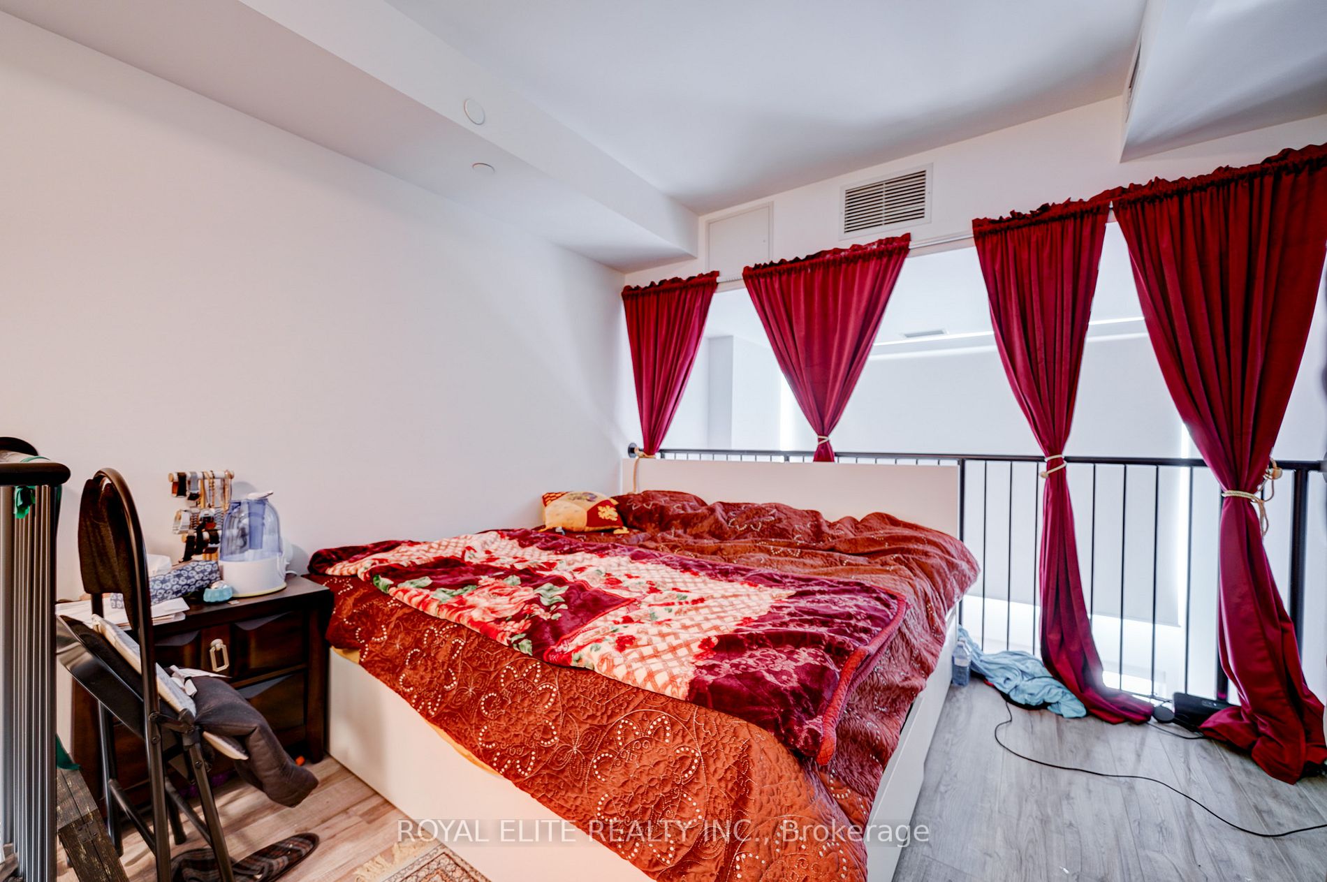 77 Shuter St, #520